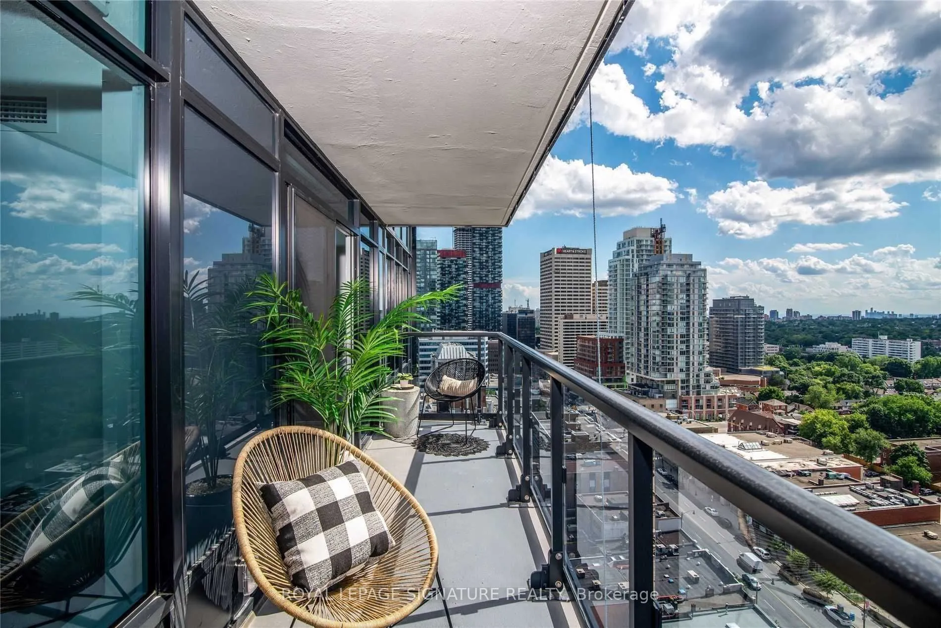18 Erskine Avenue, #2810