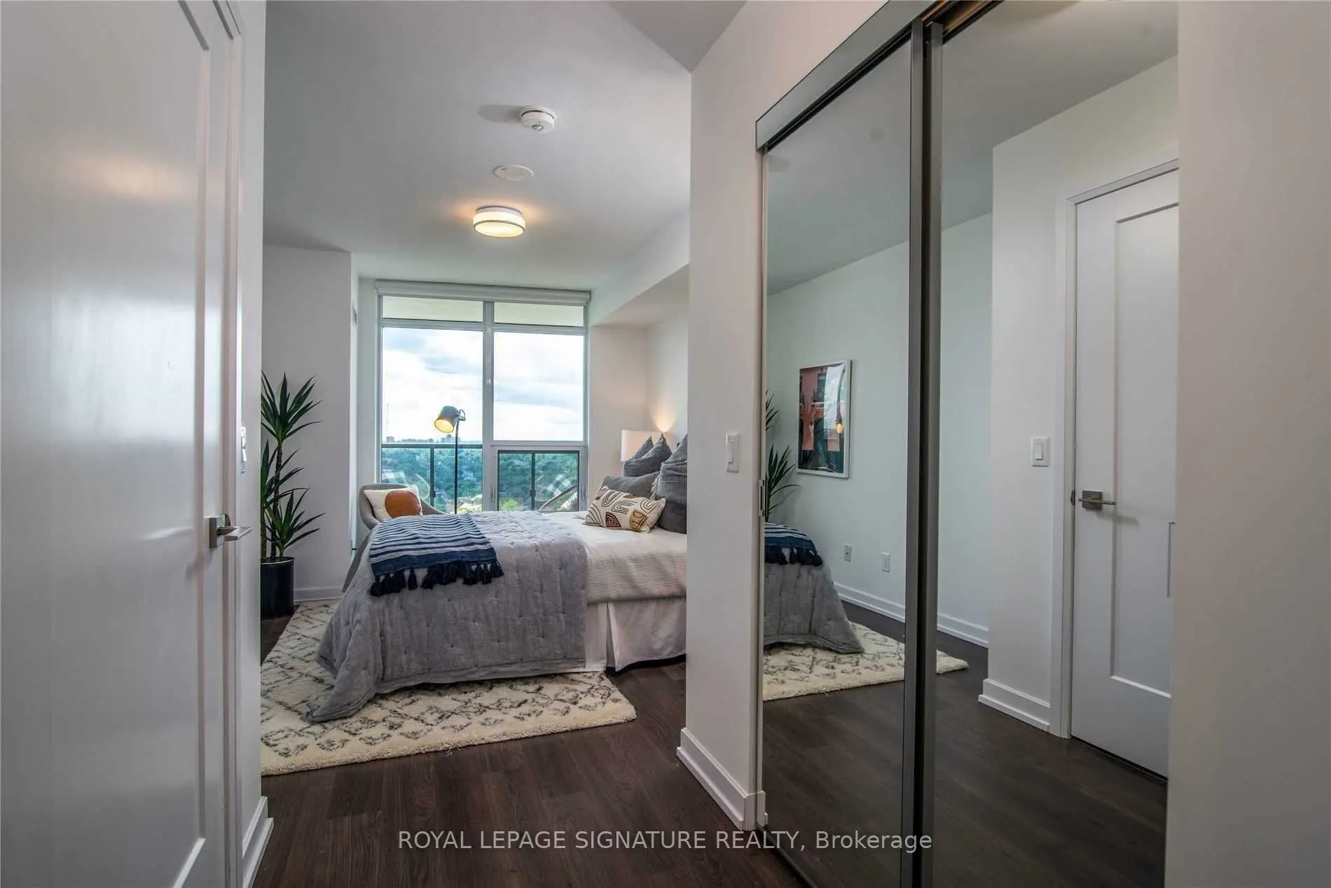 18 Erskine Avenue, #2810