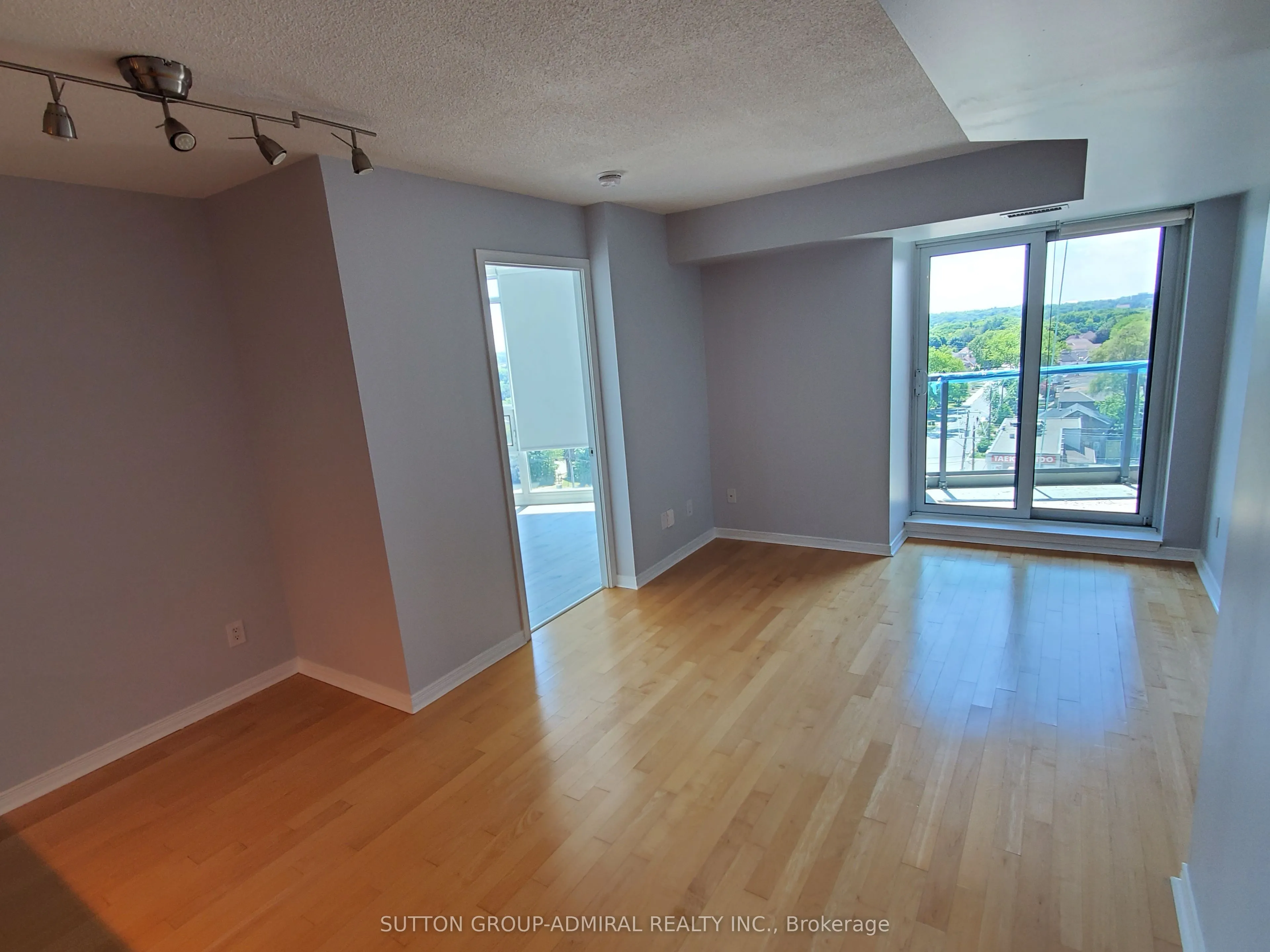 28 Harrison Garden Boulevard, #1006