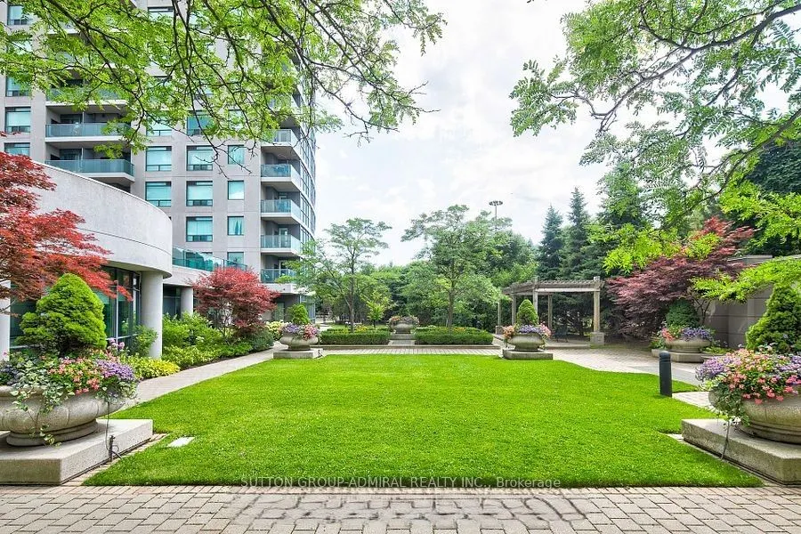 28 Harrison Garden Boulevard, #1006