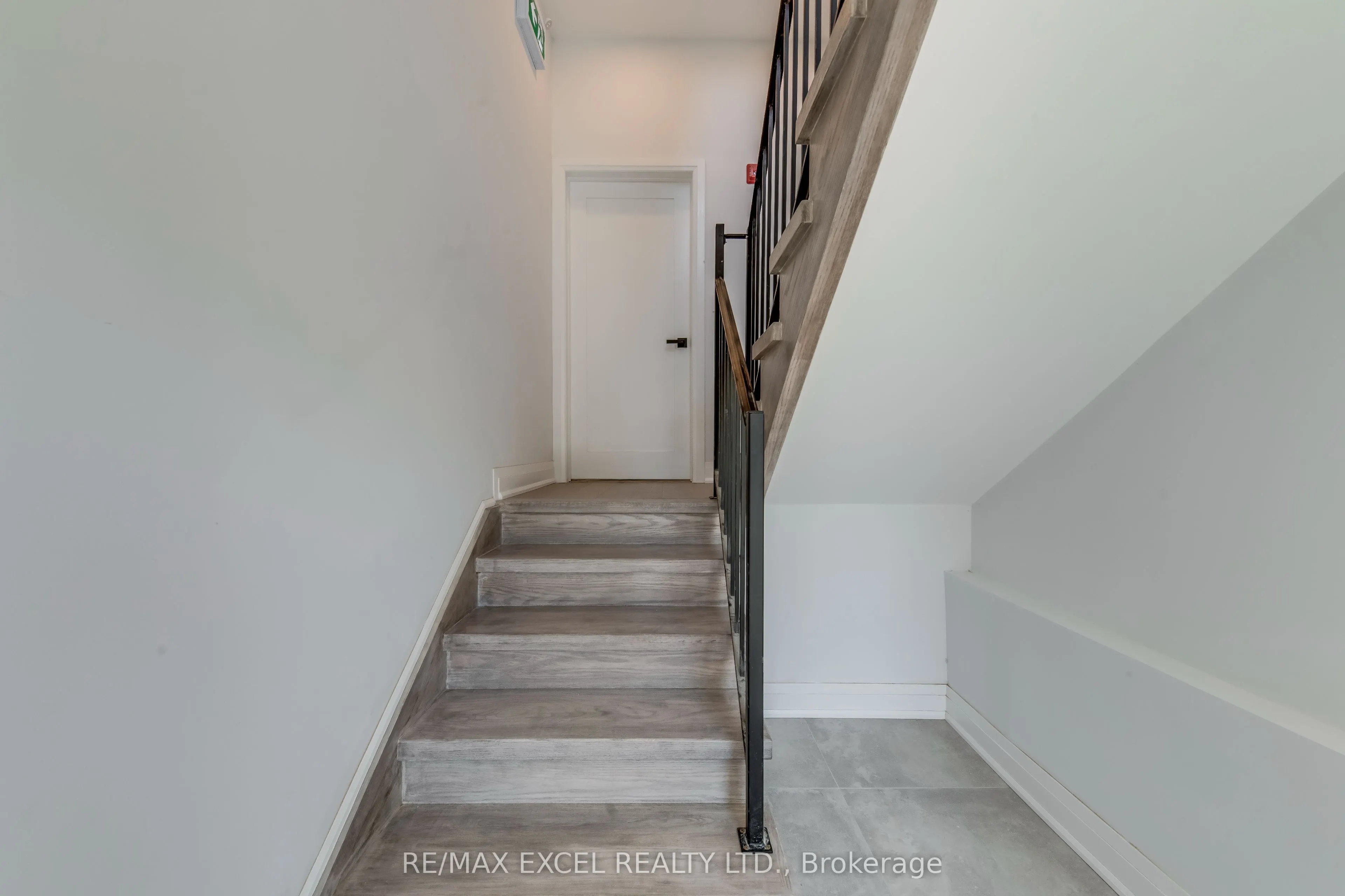 923 COLLEGE Street, #UNIT B