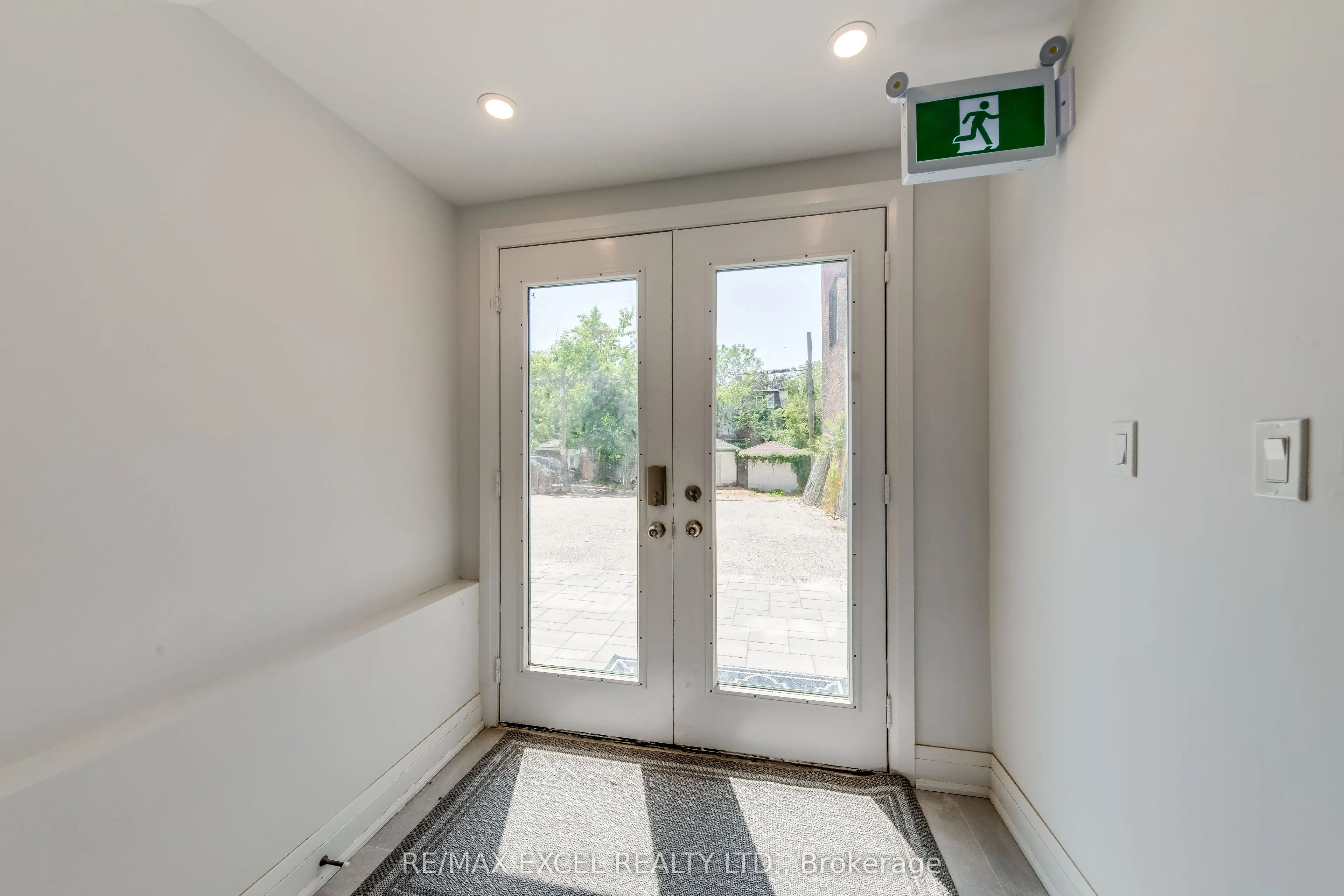 923 COLLEGE Street, #UNIT B