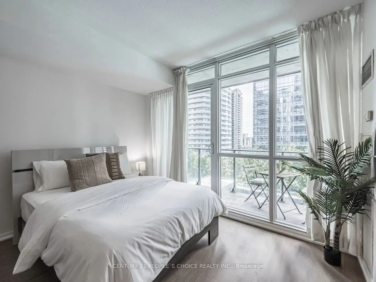 65 Bremner Boulevard, #1203
