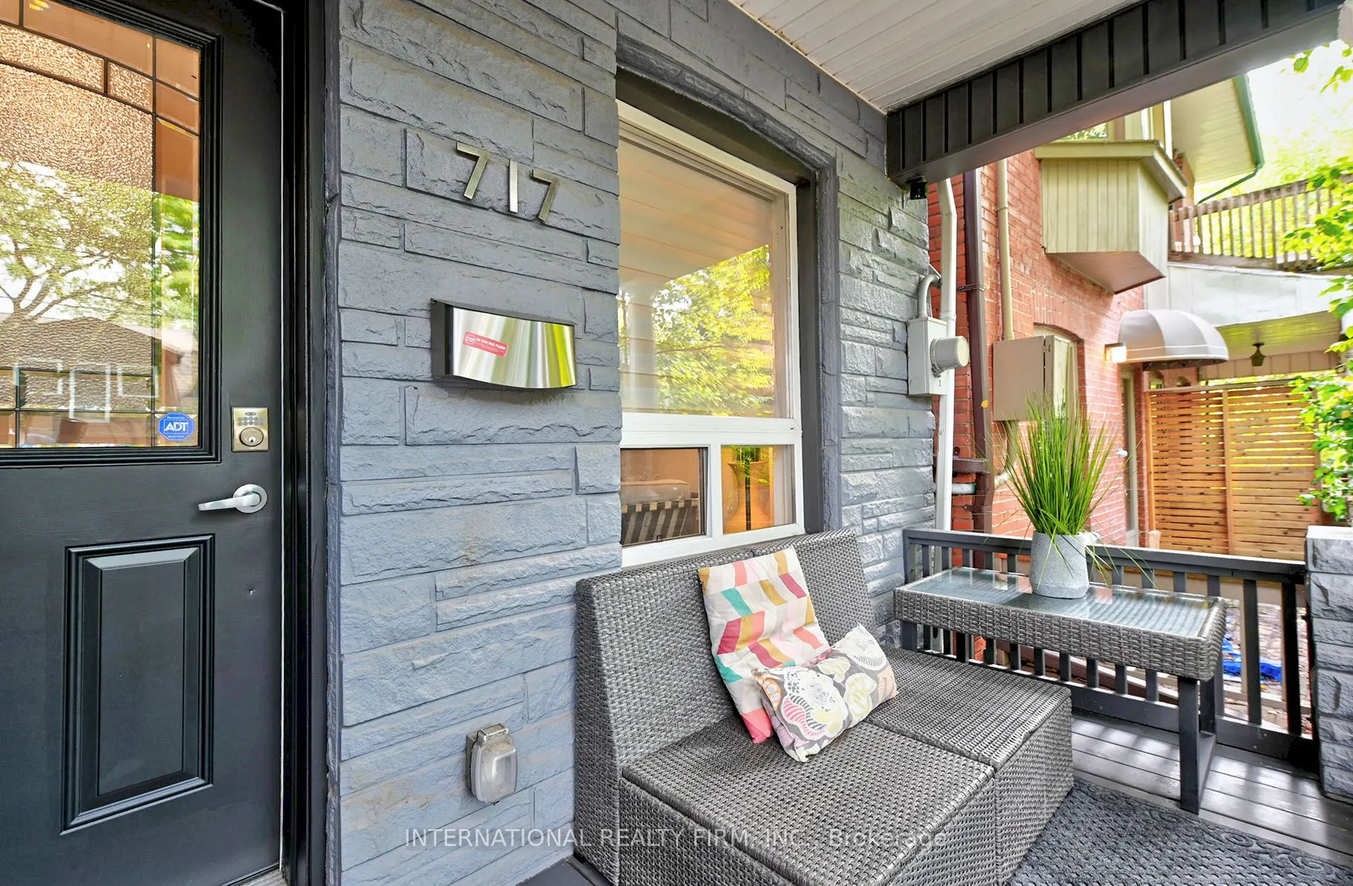 717 Palmerston Avenue
