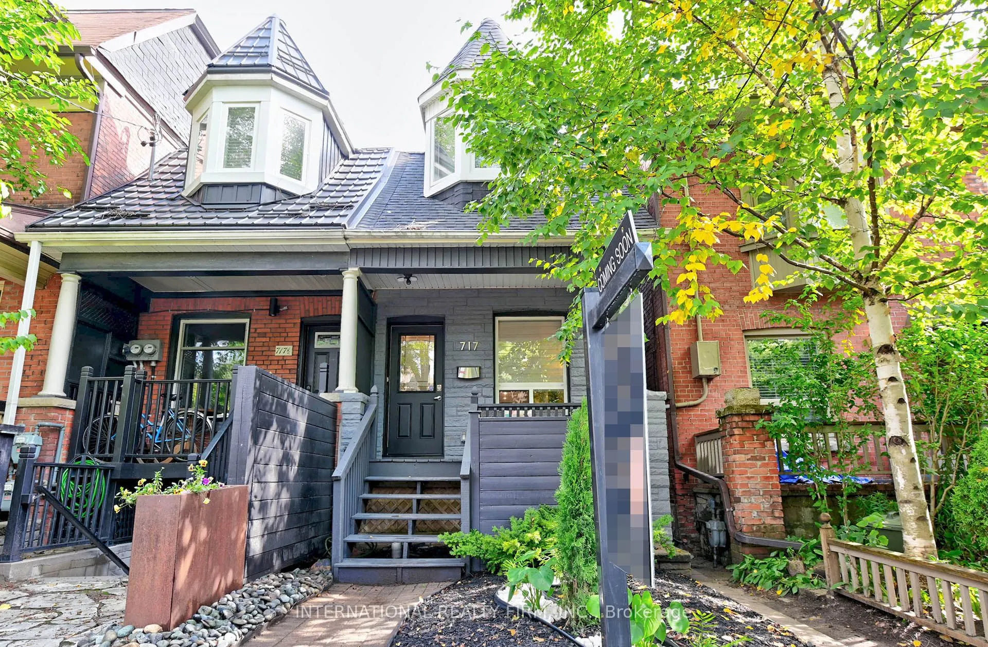 717 Palmerston Avenue