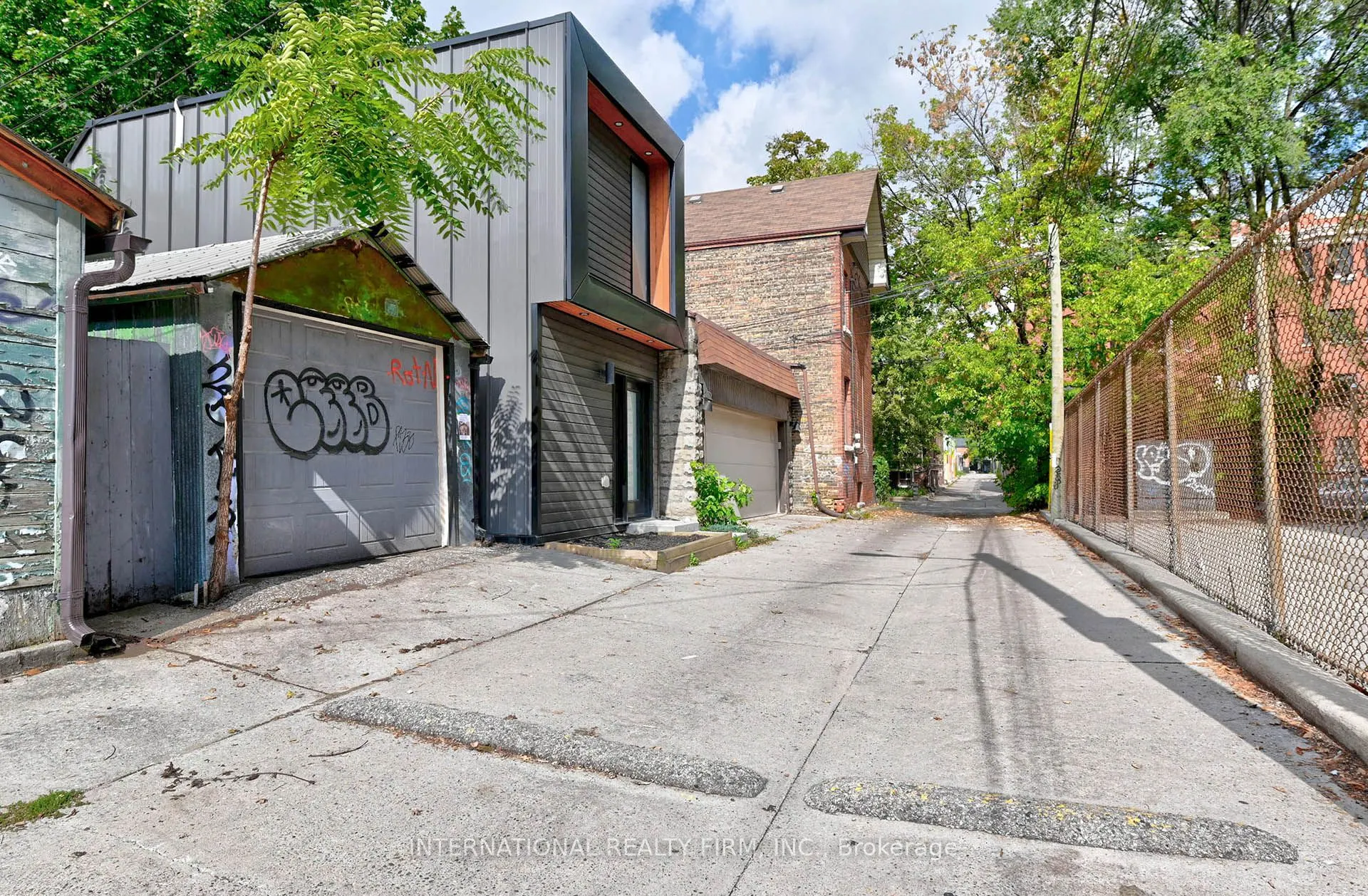 717 Palmerston Avenue