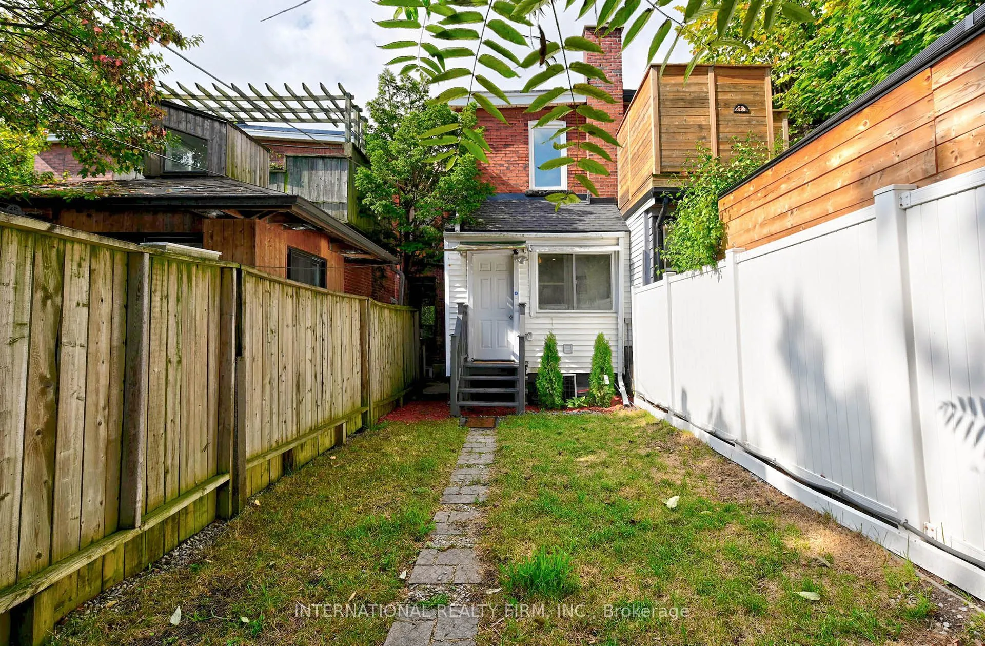717 Palmerston Avenue