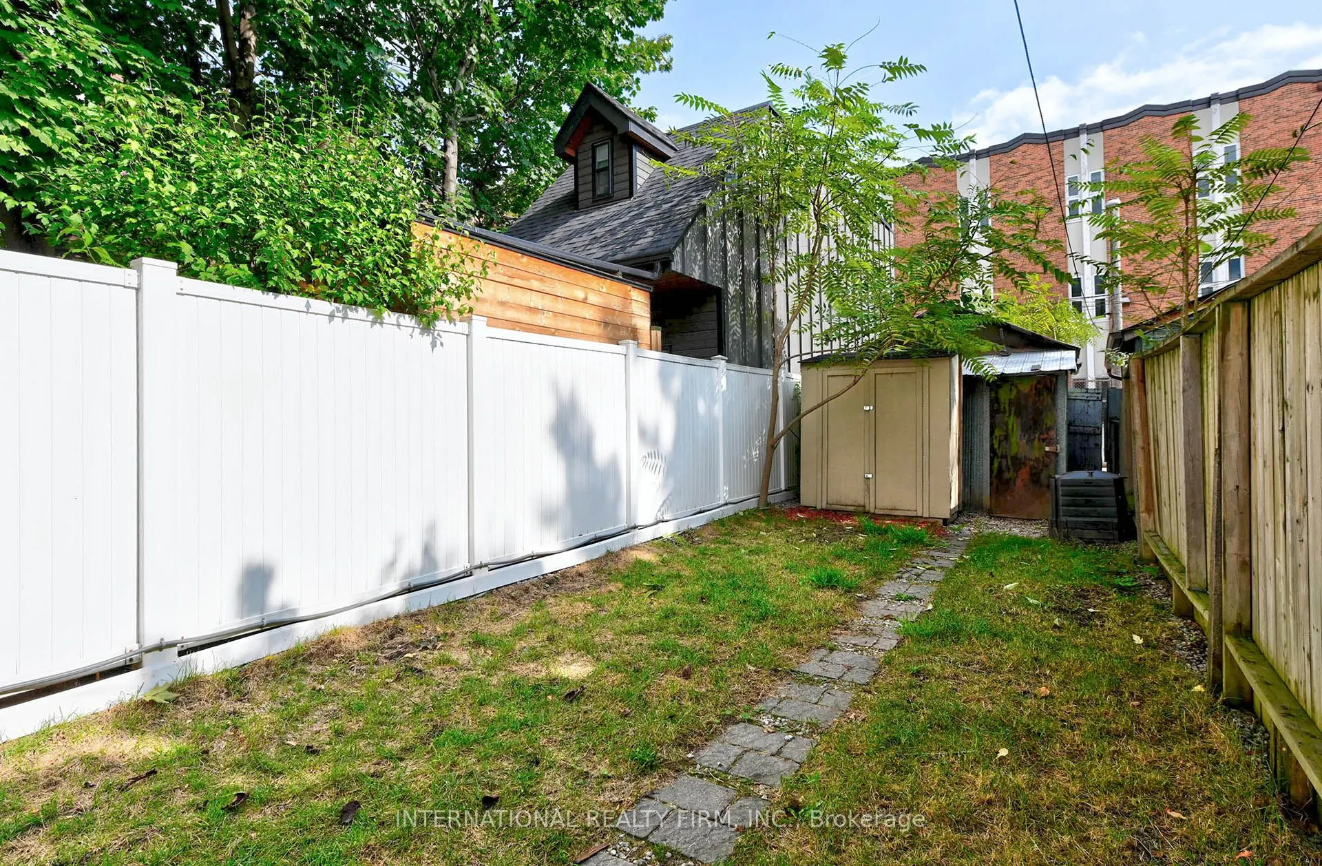 717 Palmerston Avenue