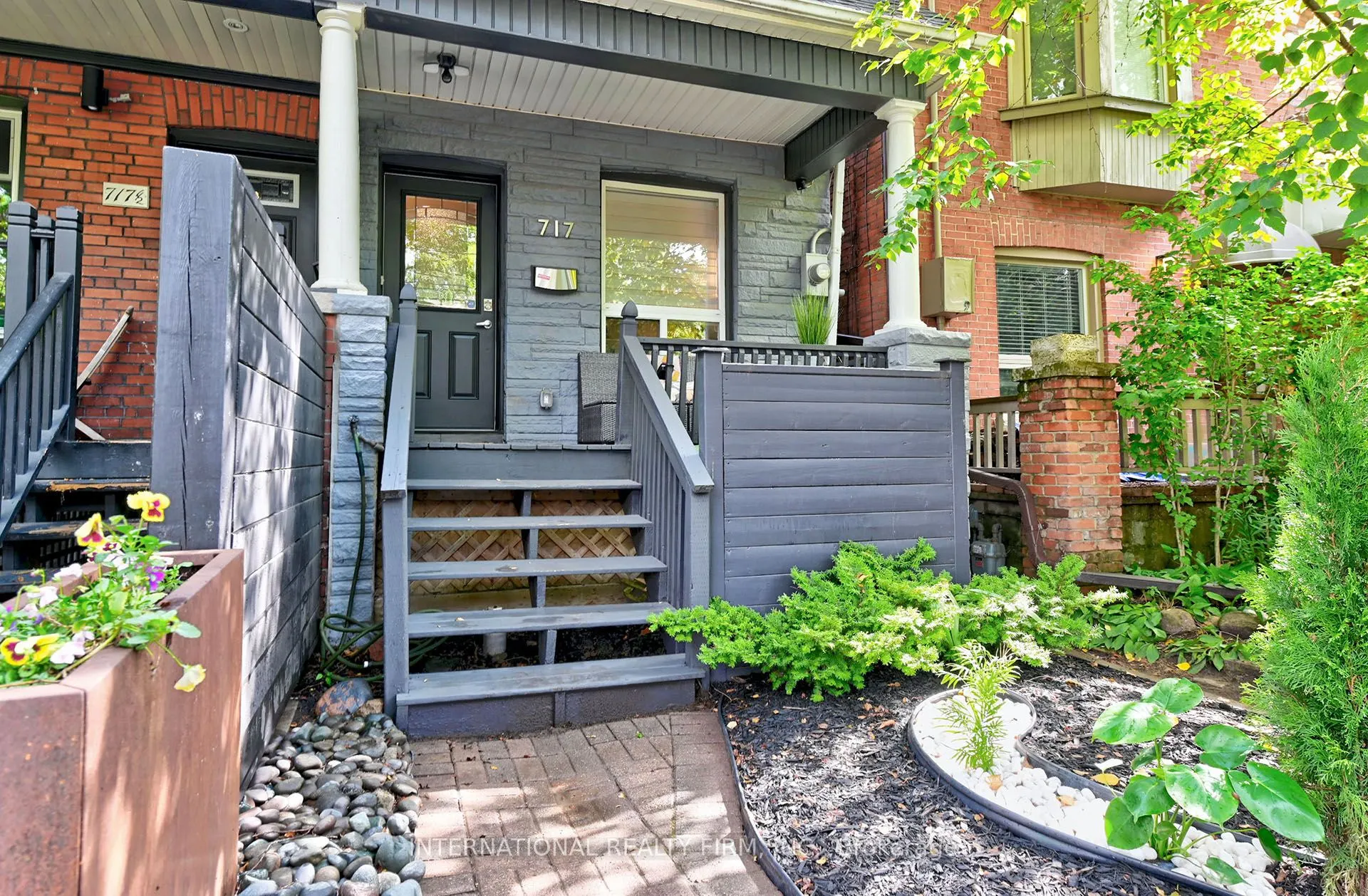 717 Palmerston Avenue