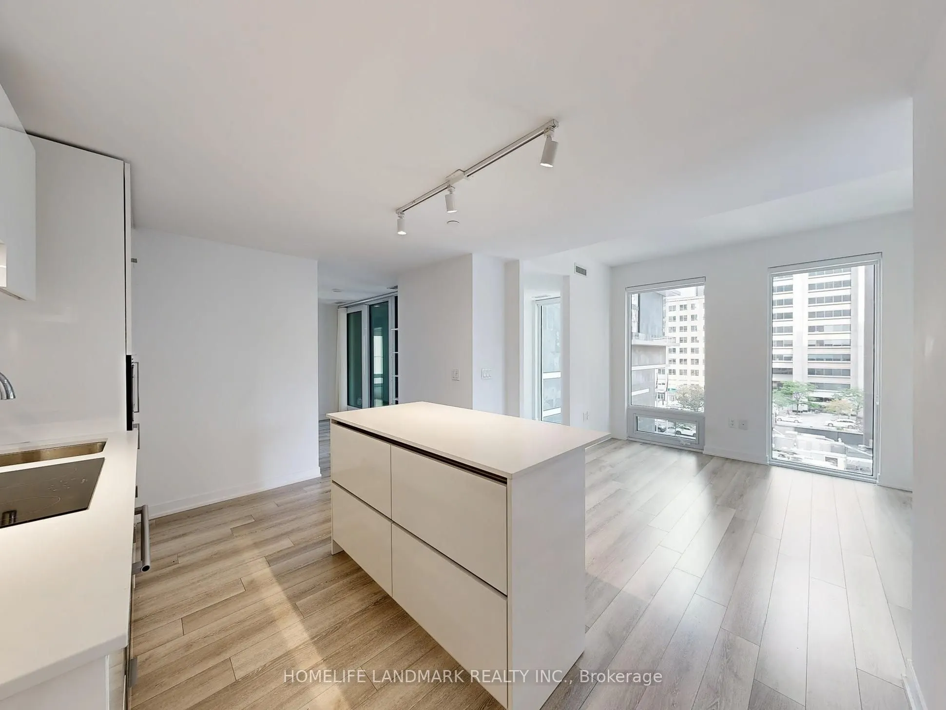 238 Simcoe Street, #403
