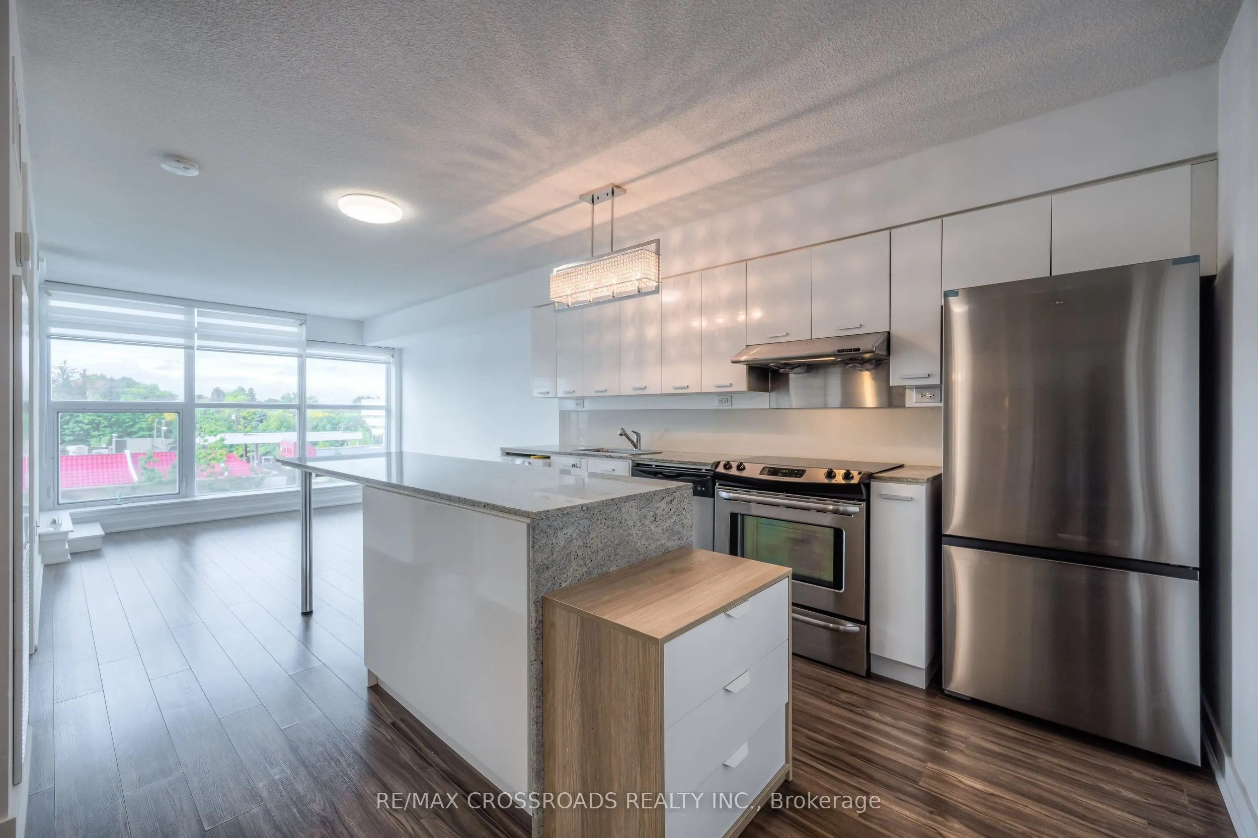 15 Singer Court, #206