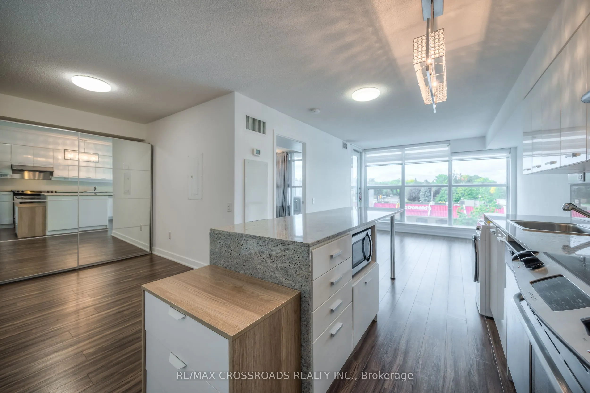15 Singer Court, #206