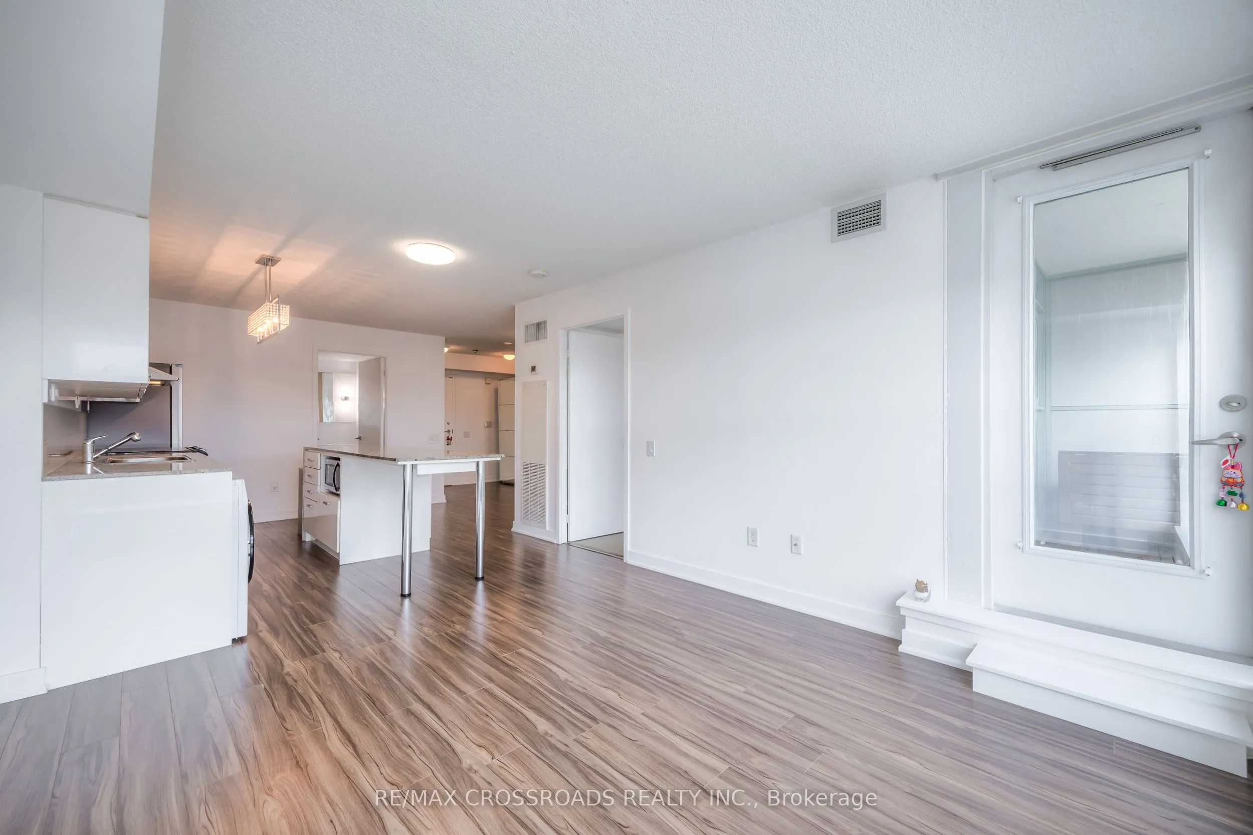 15 Singer Court, #206