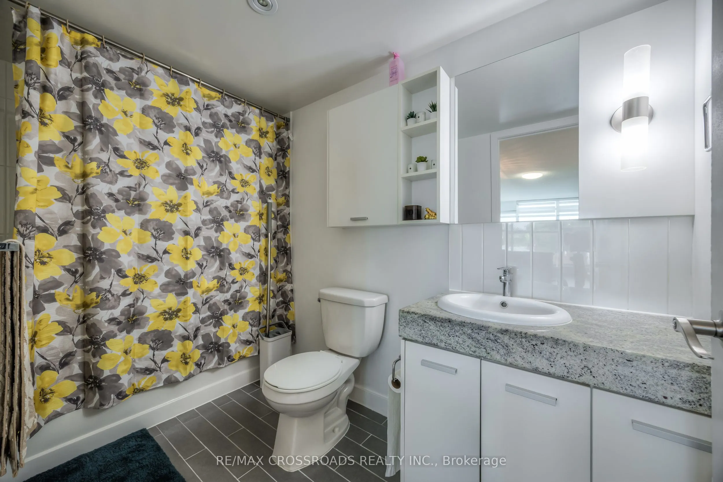 15 Singer Court, #206