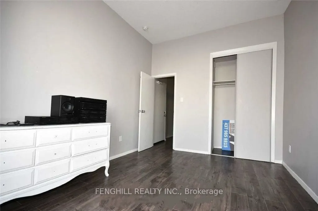 678 Bathurst Street, #Main