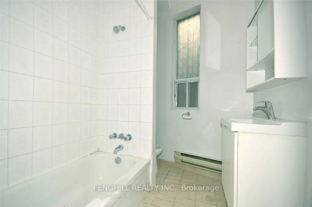 678 Bathurst Street, #Main