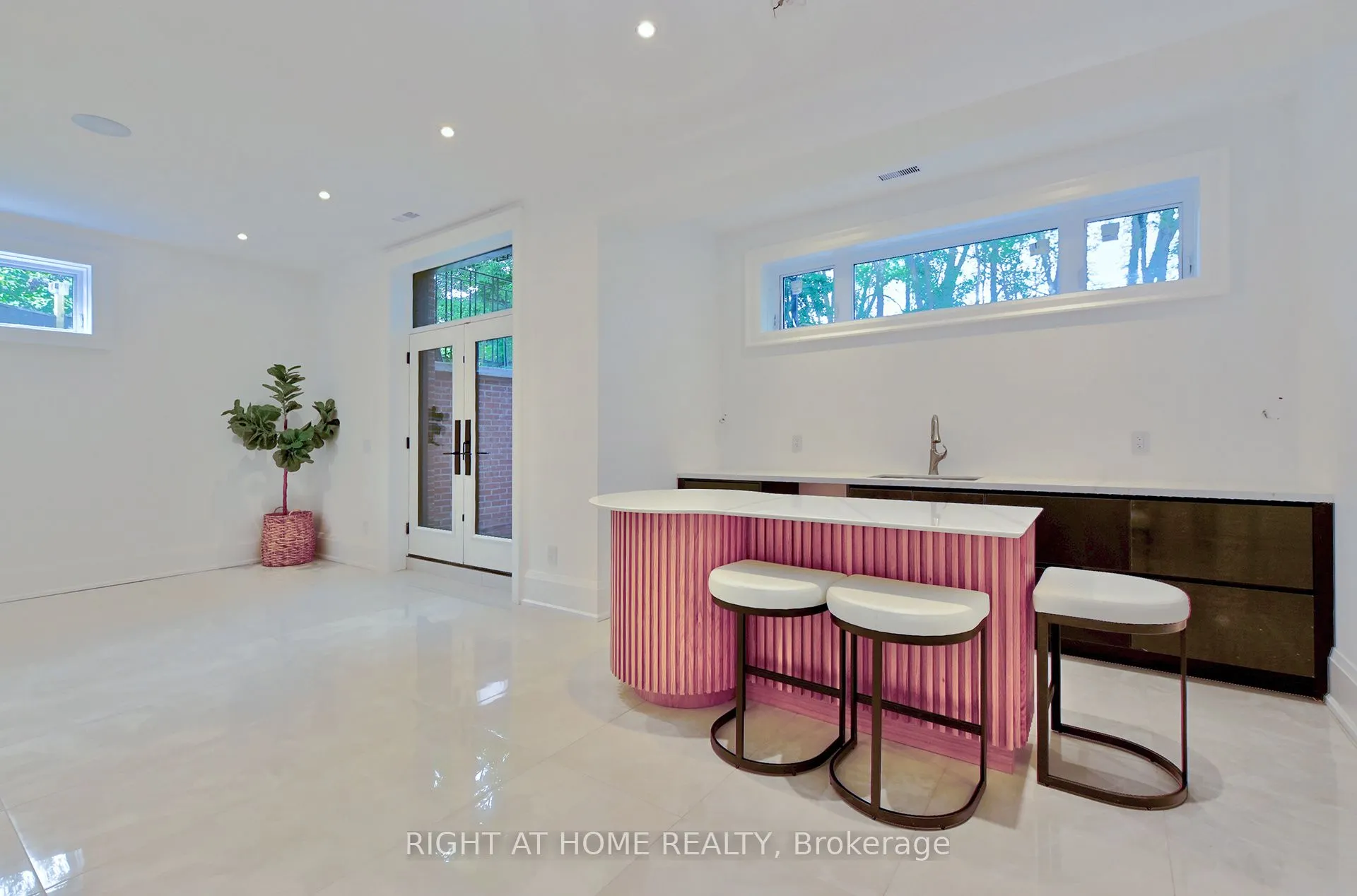 27 Hurlingham Crescent