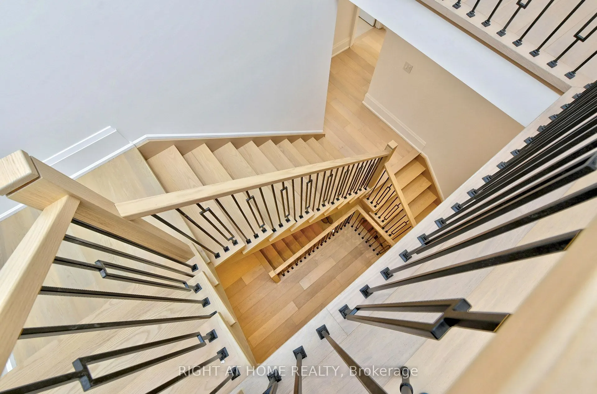 27 Hurlingham Crescent