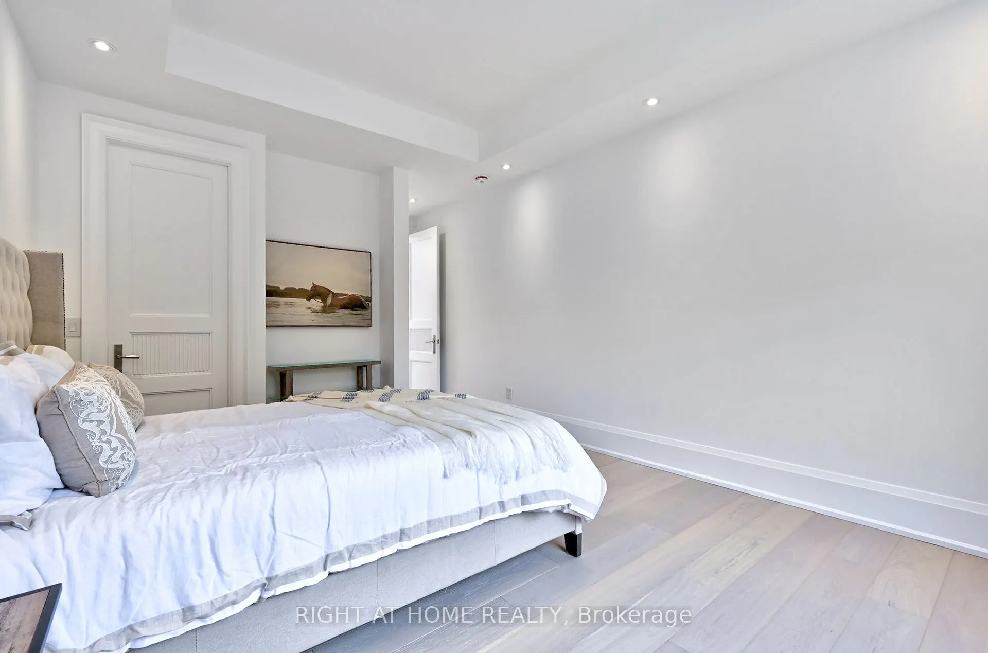 27 Hurlingham Crescent