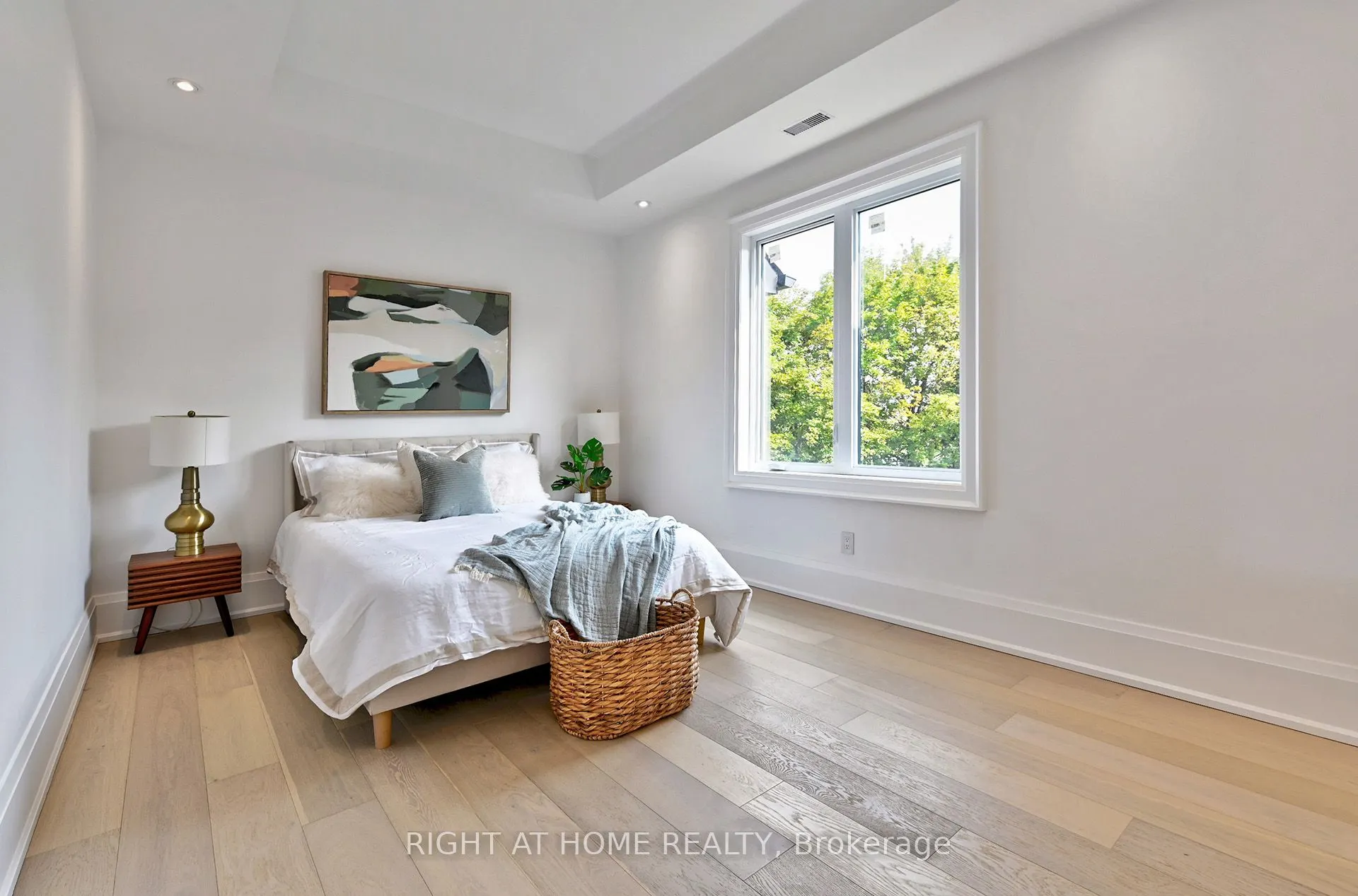 27 Hurlingham Crescent