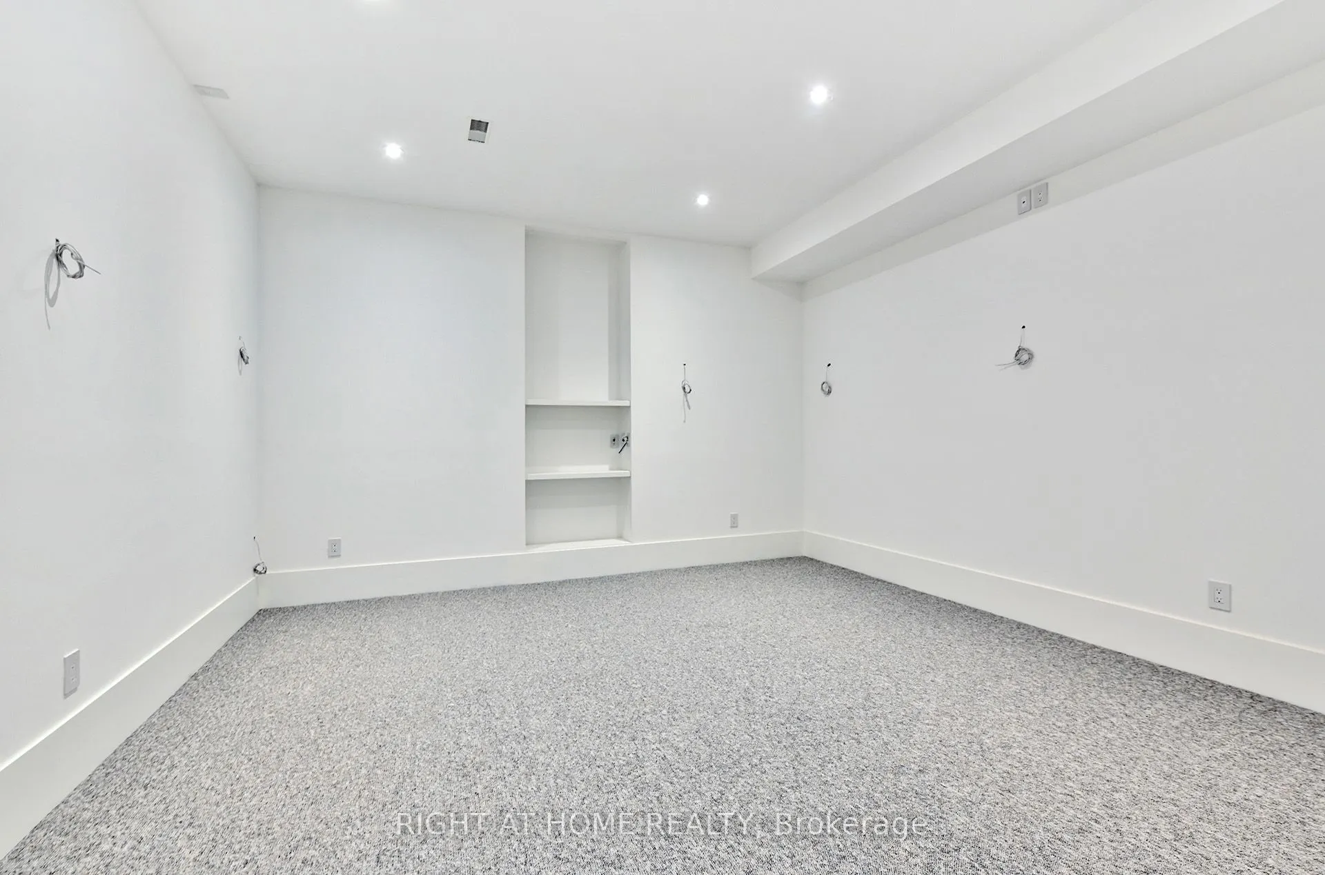 27 Hurlingham Crescent