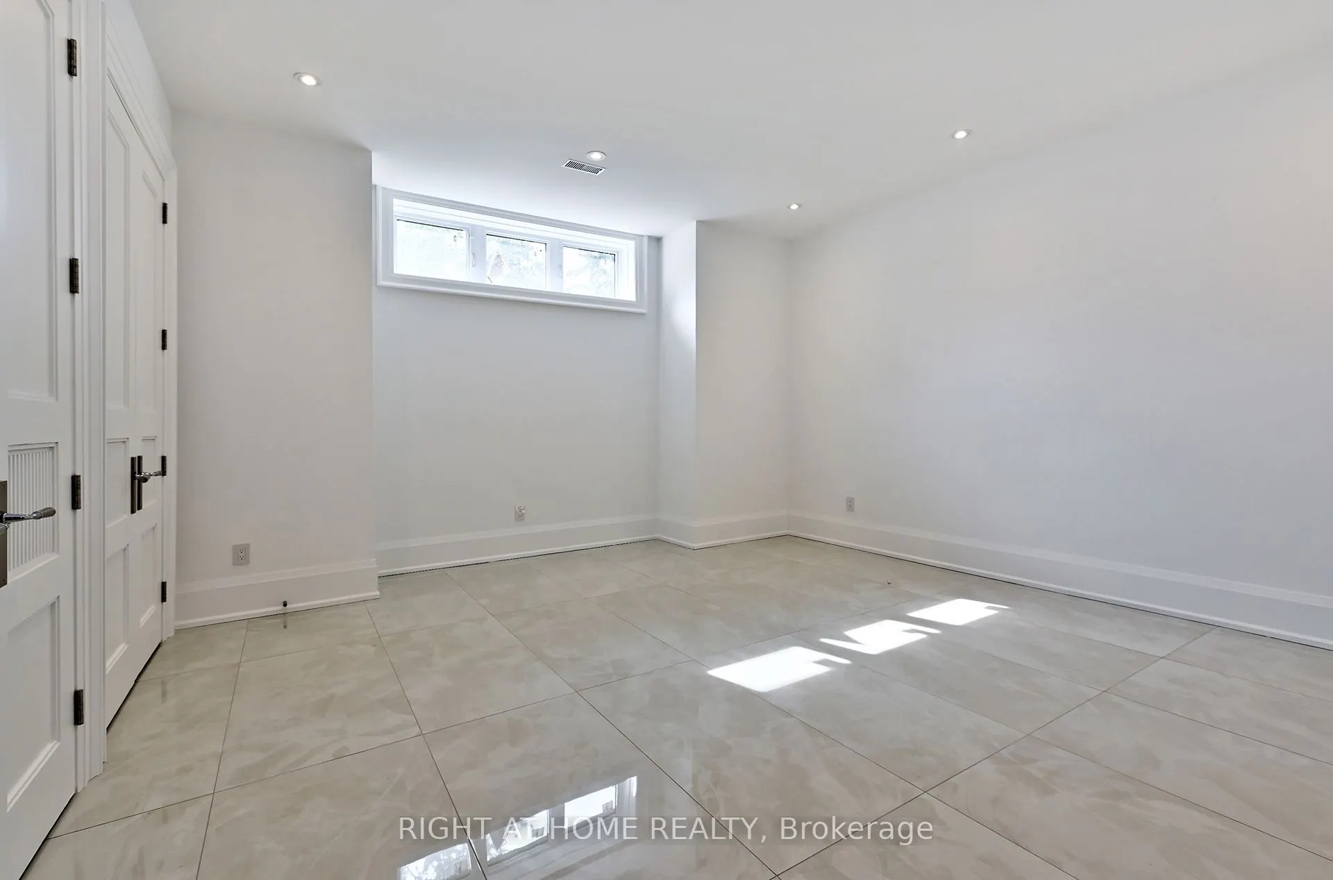 27 Hurlingham Crescent