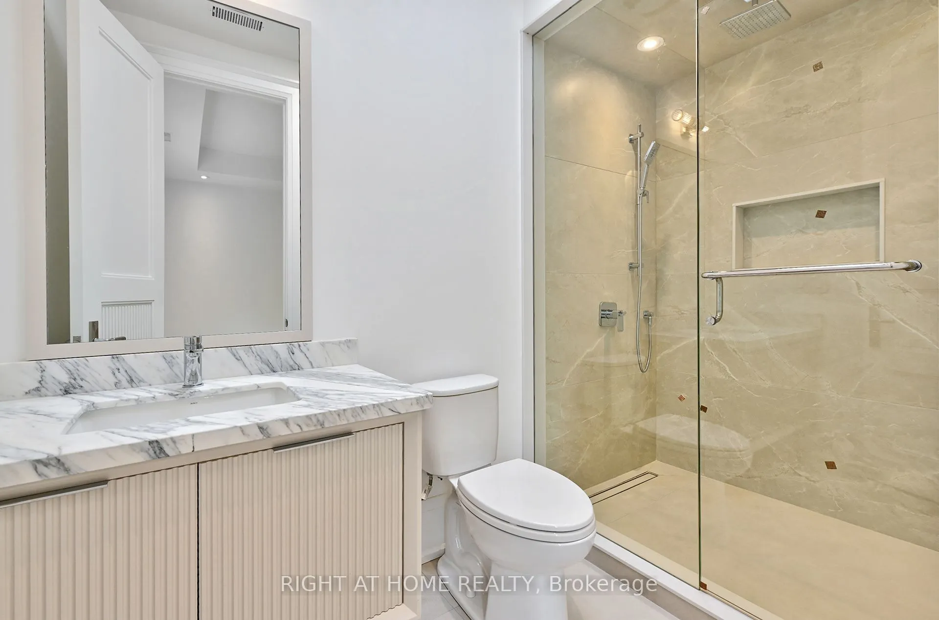 27 Hurlingham Crescent