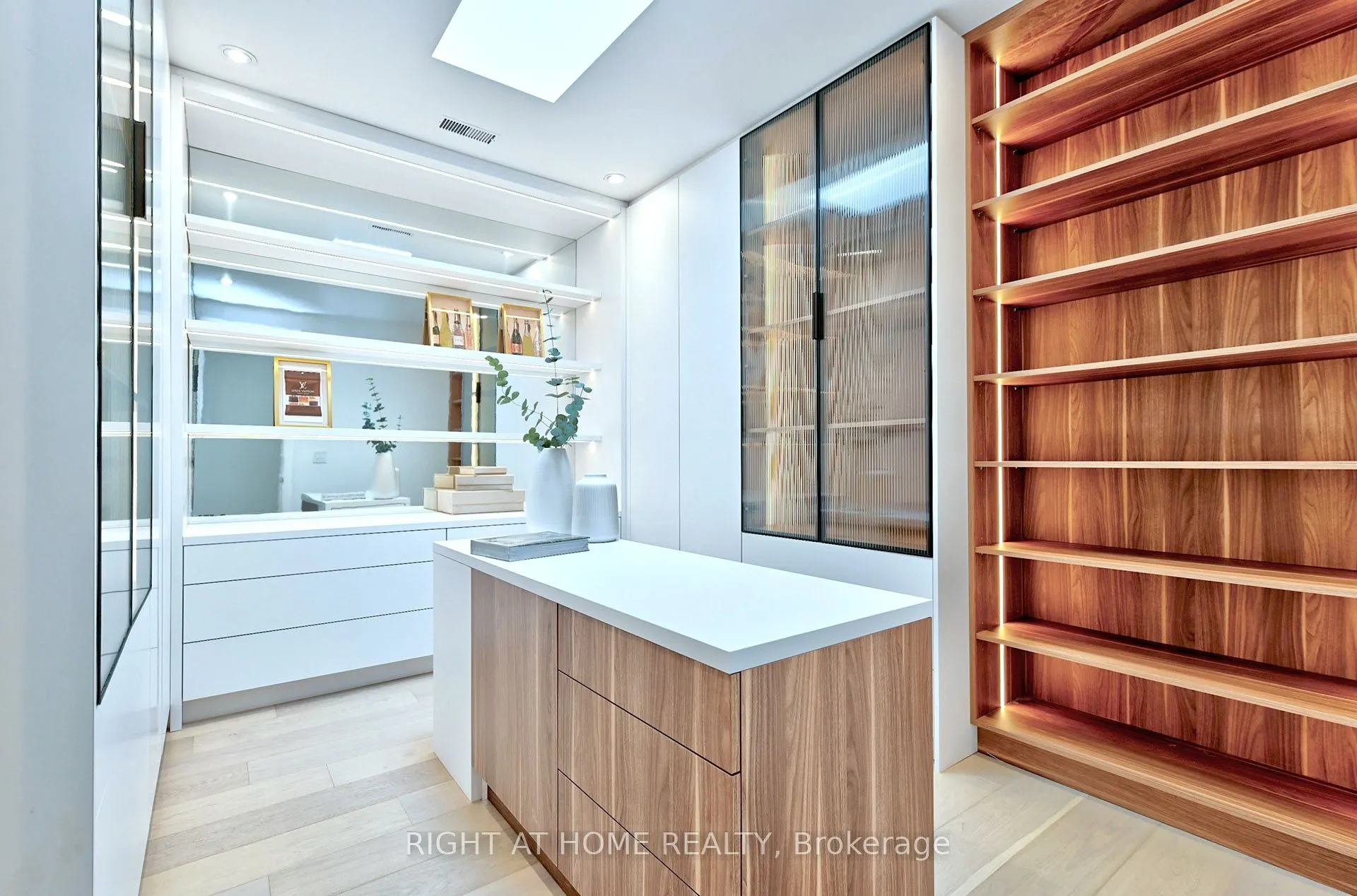 27 Hurlingham Crescent