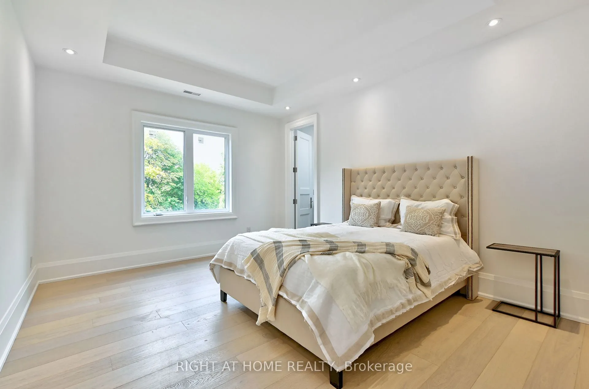 27 Hurlingham Crescent