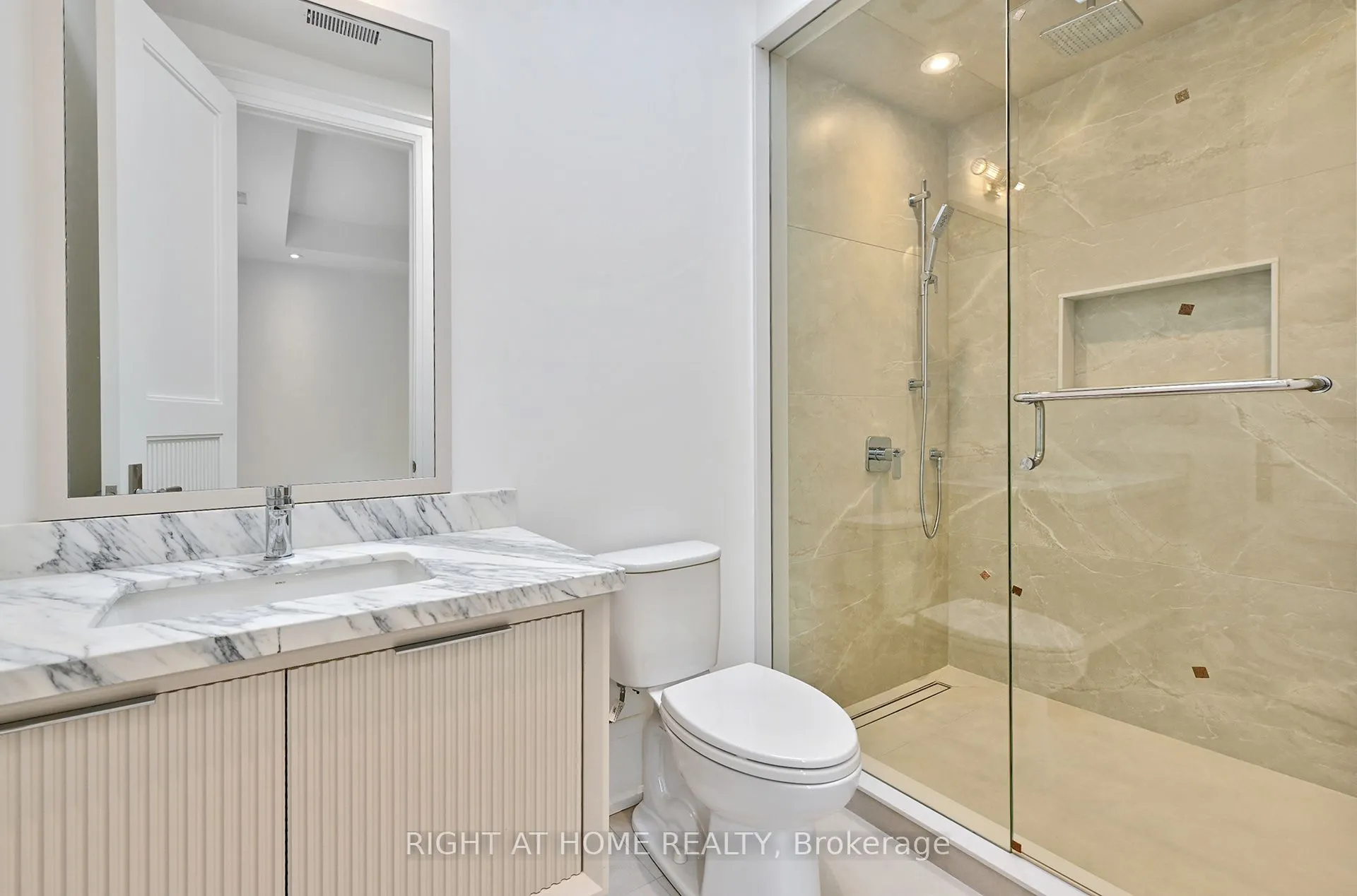 27 Hurlingham Crescent