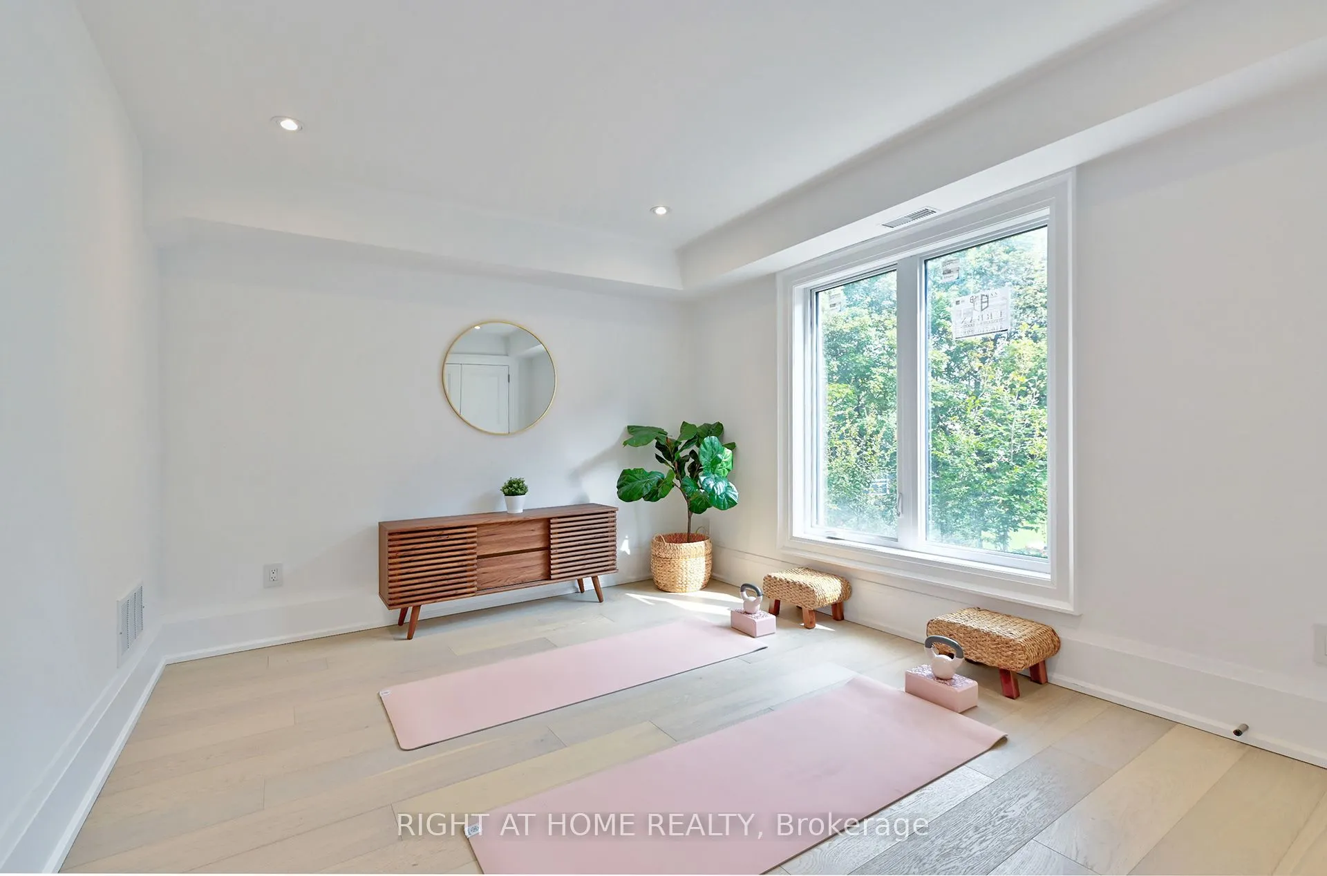 27 Hurlingham Crescent
