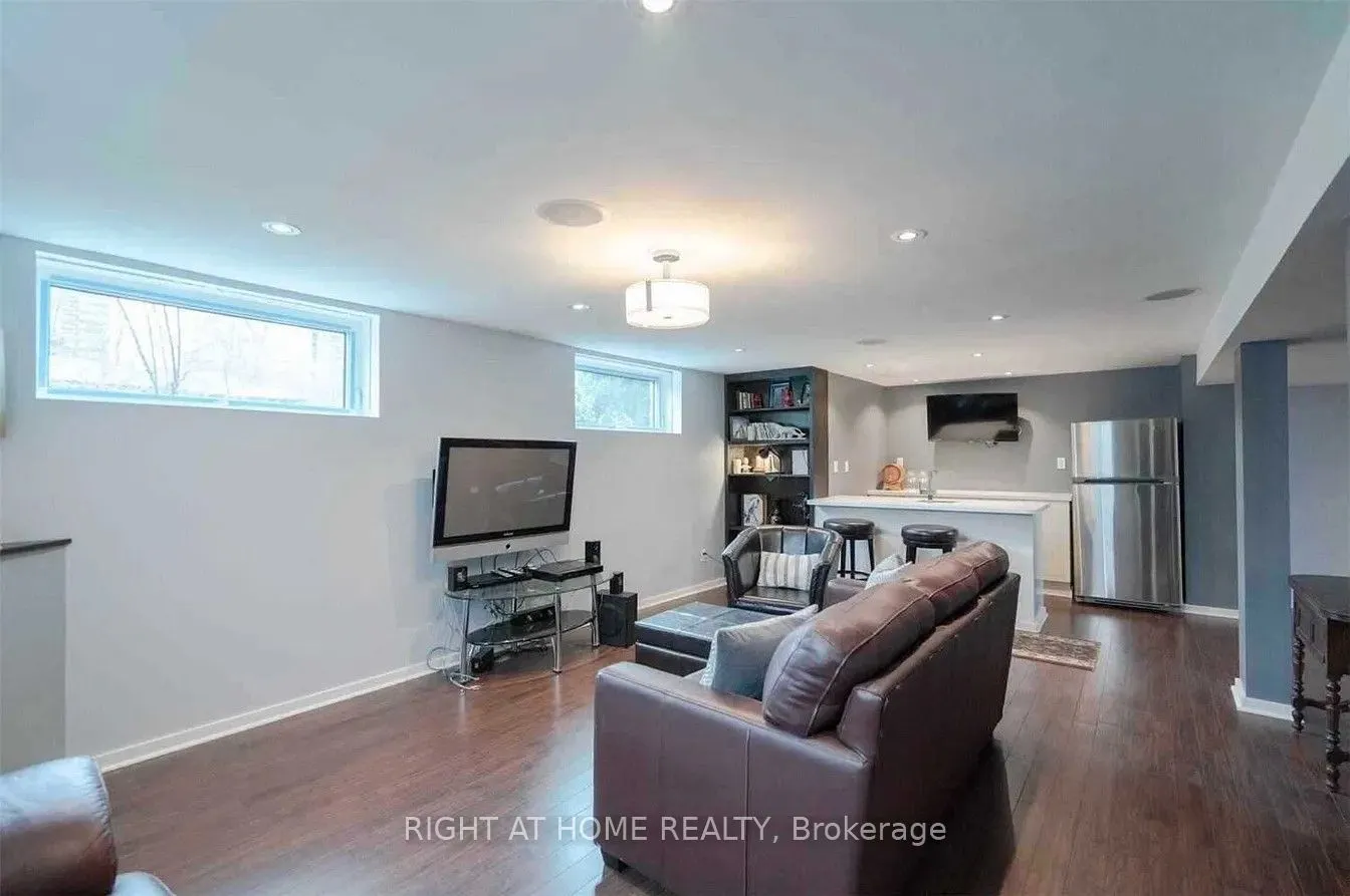 2 Groveland Crescent