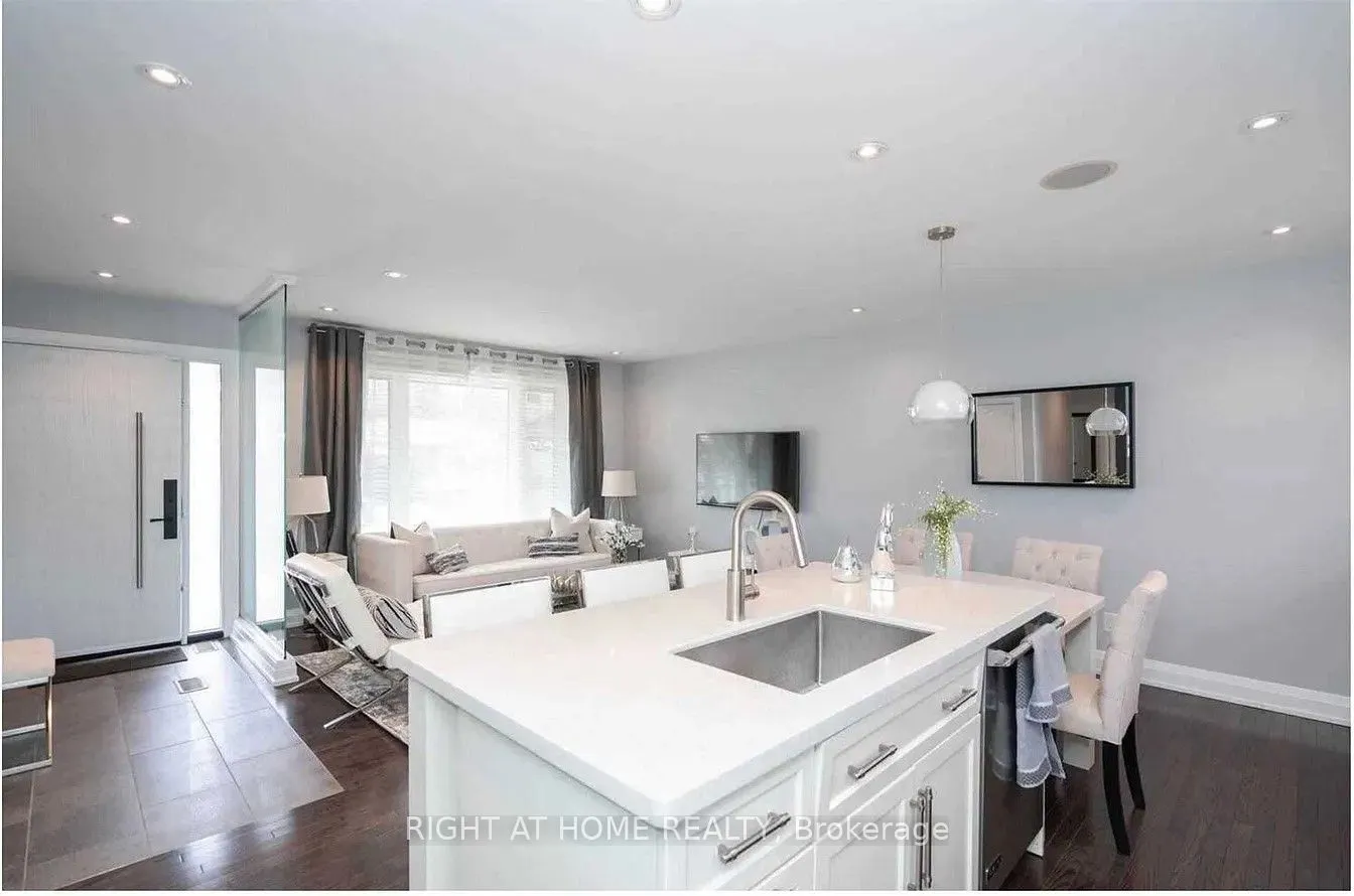 2 Groveland Crescent