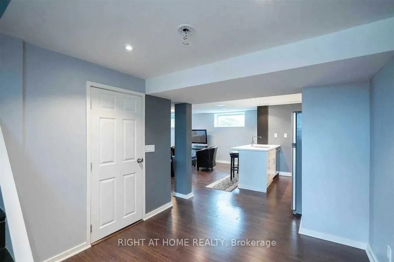 2 Groveland Crescent