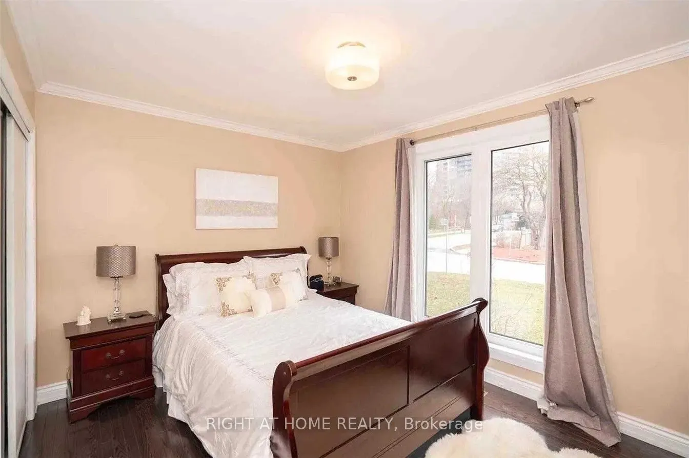 2 Groveland Crescent