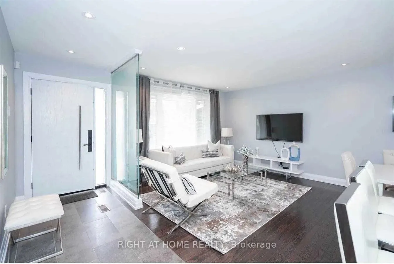 2 Groveland Crescent