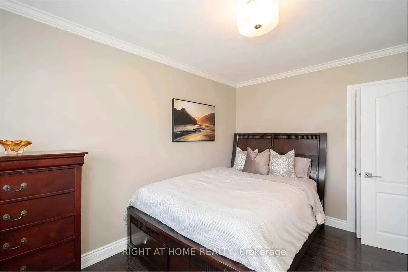 2 Groveland Crescent