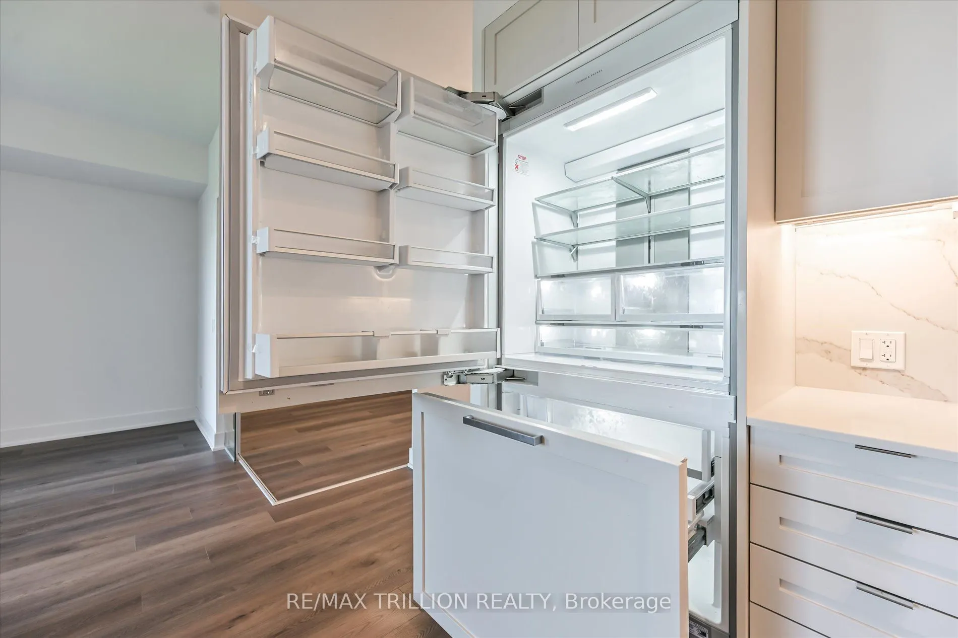 250 Lawrence Avenue W, #801