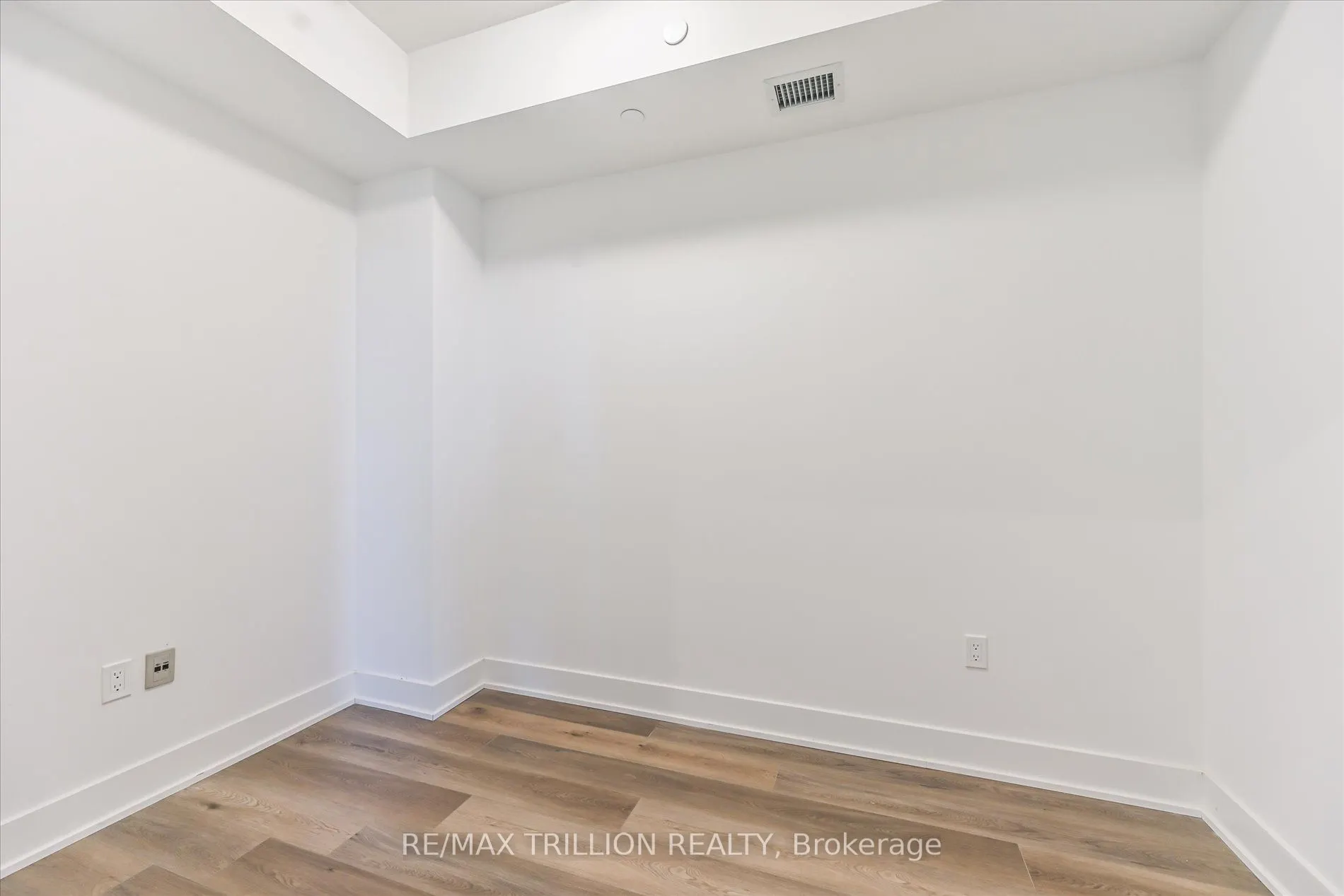 250 Lawrence Avenue W, #801