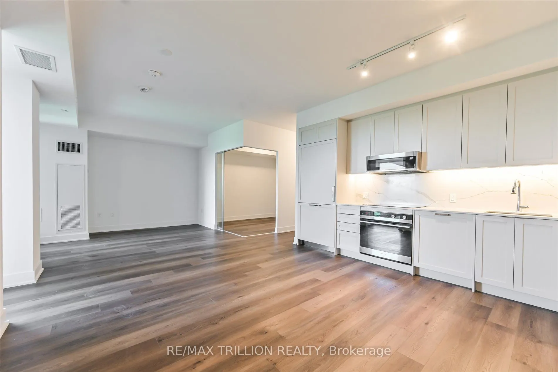 250 Lawrence Avenue W, #801