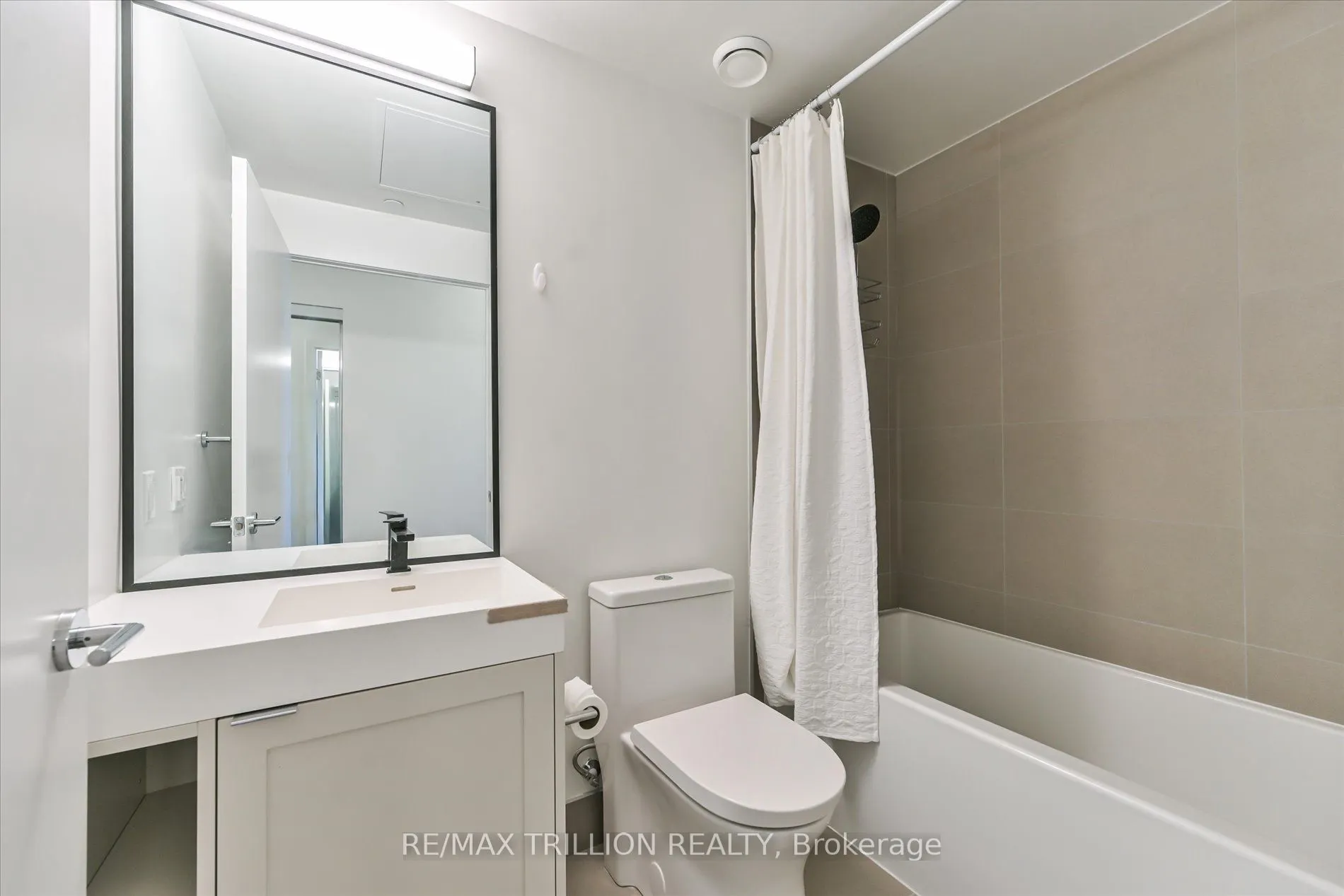 250 Lawrence Avenue W, #801