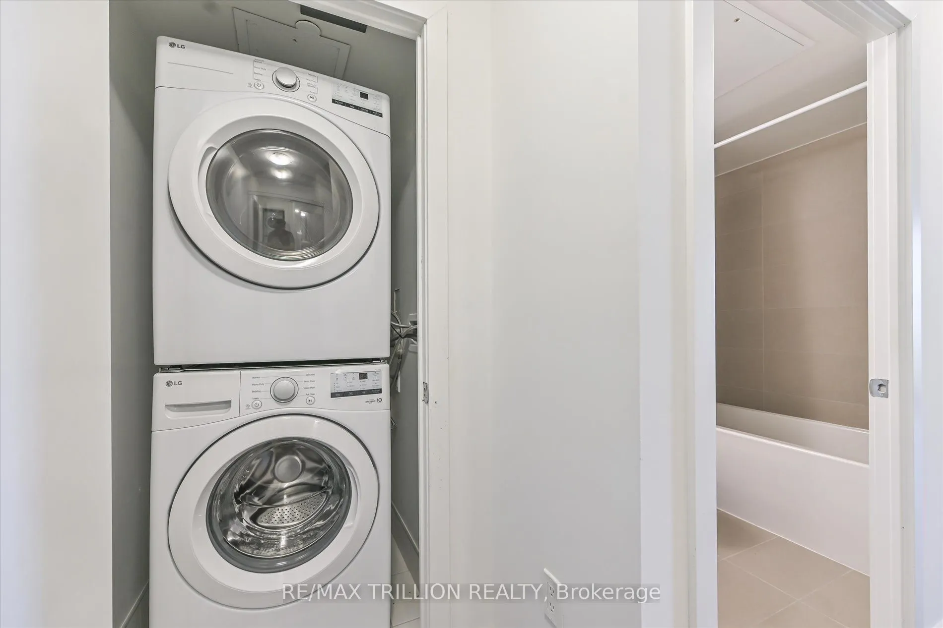 250 Lawrence Avenue W, #801