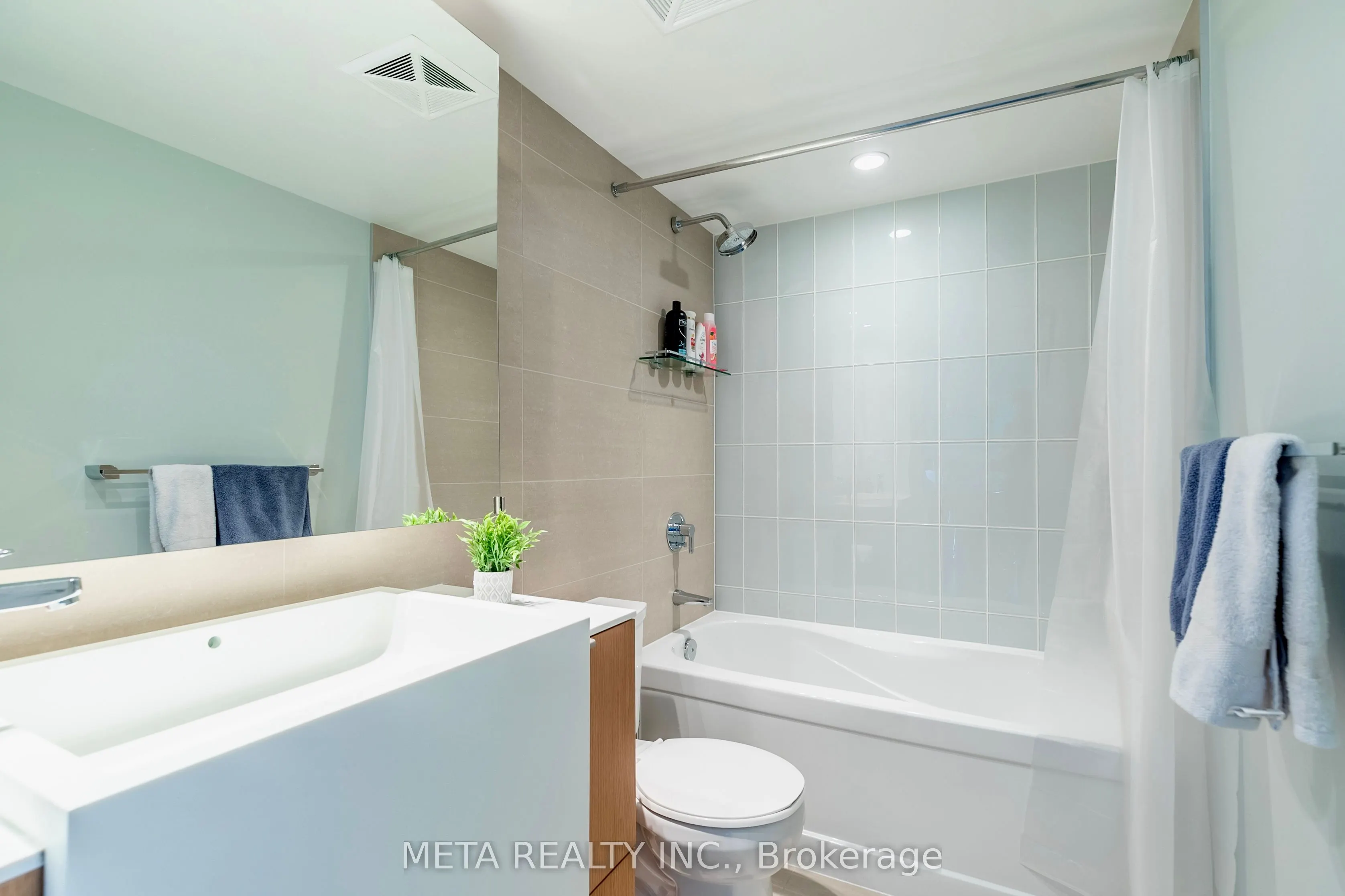 151 Dan Leckie Way, #902
