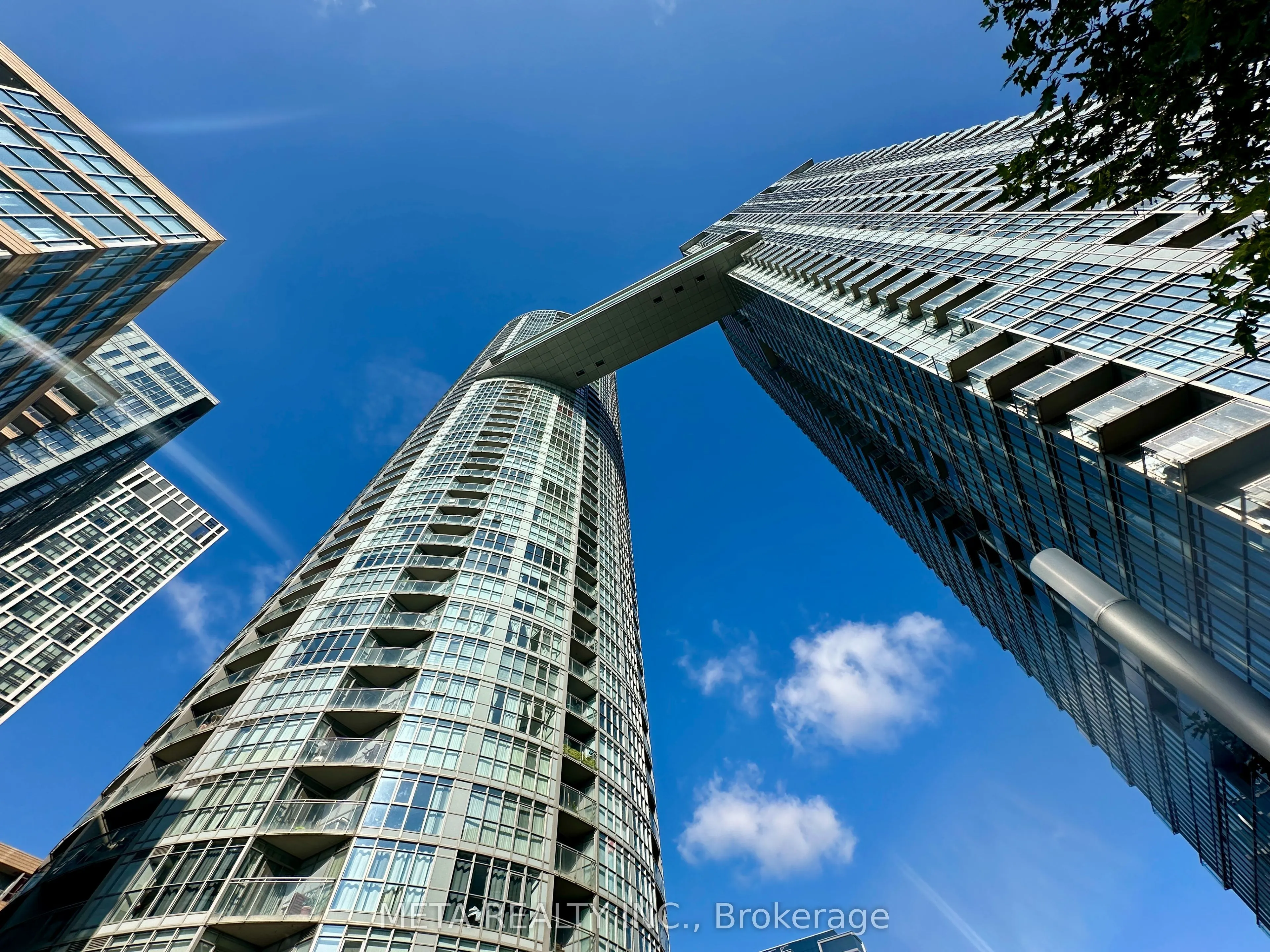 151 Dan Leckie Way, #902