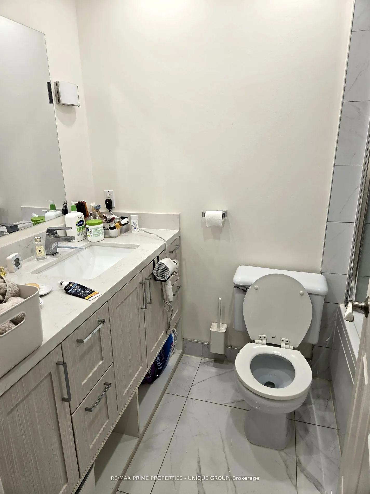 1231 Yonge Street, #208