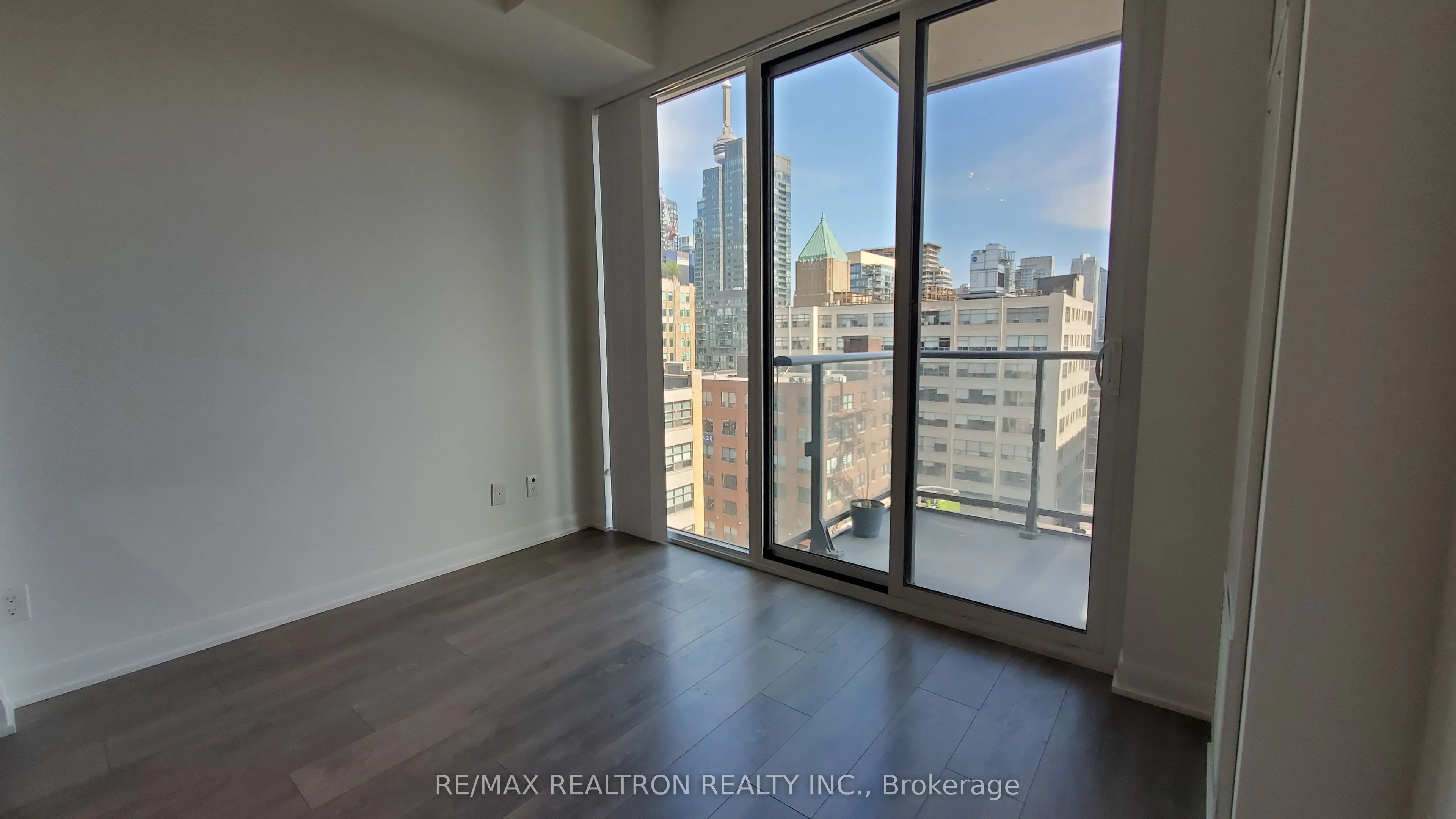 435 Richmond Street W, #1007
