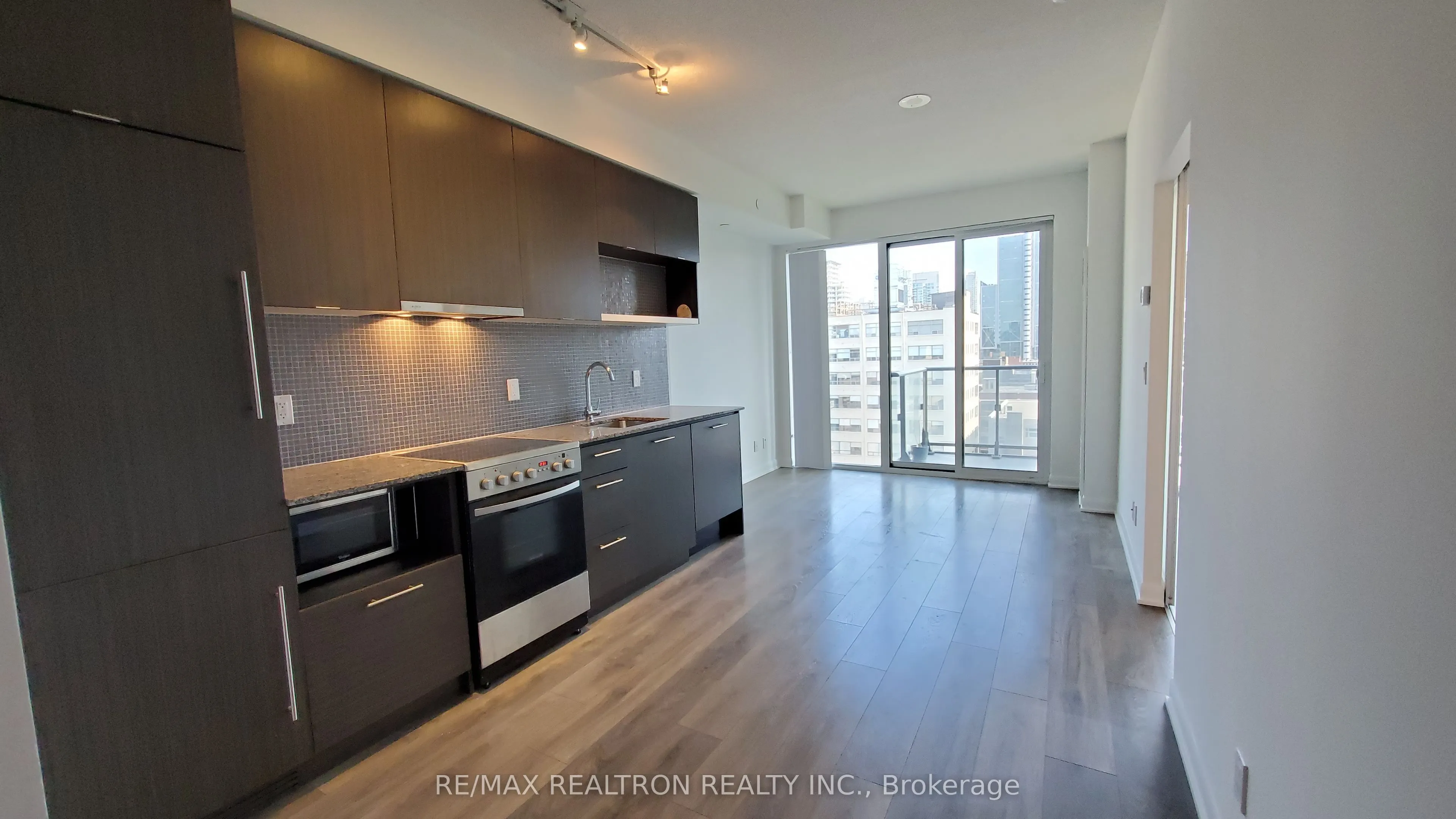 435 Richmond Street W, #1007