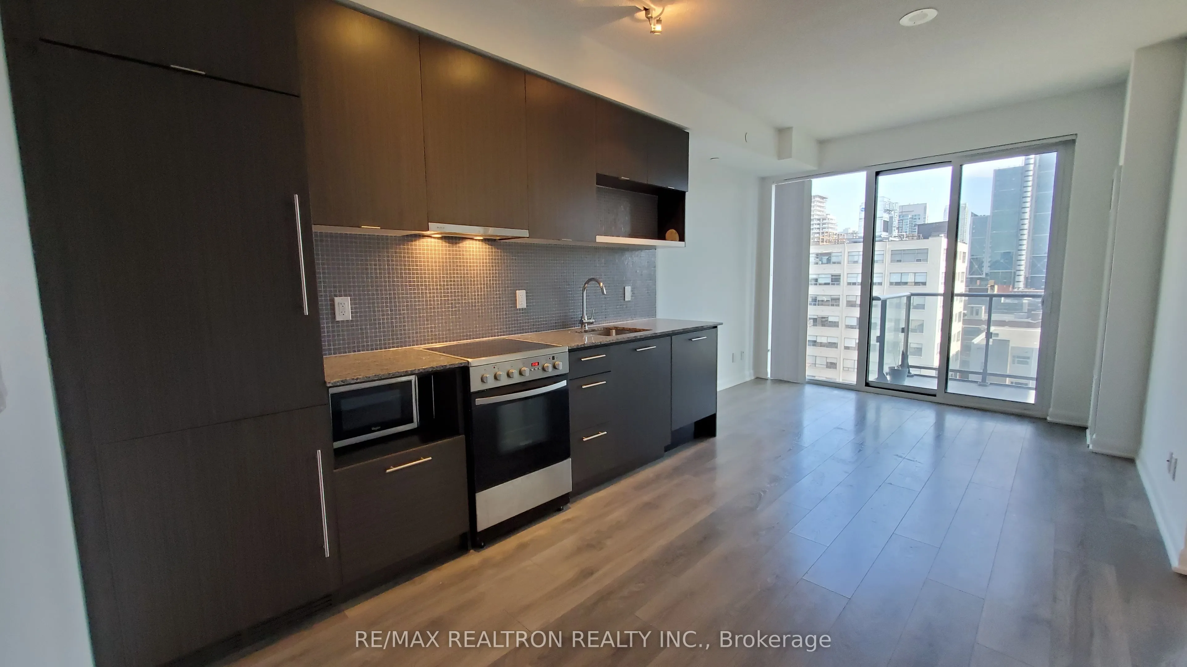 435 Richmond Street W, #1007