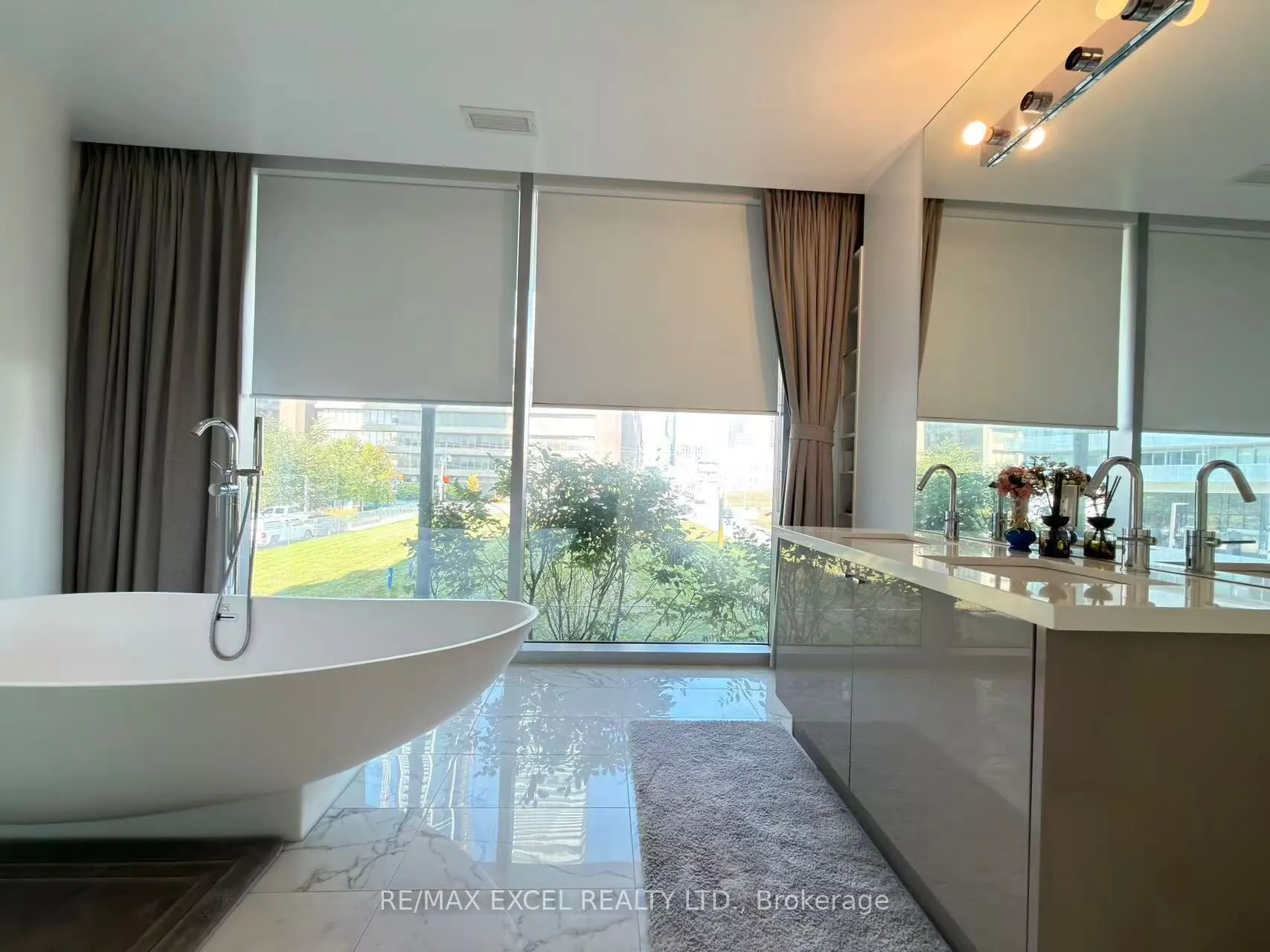 29 Queens Quay E, #Th127
