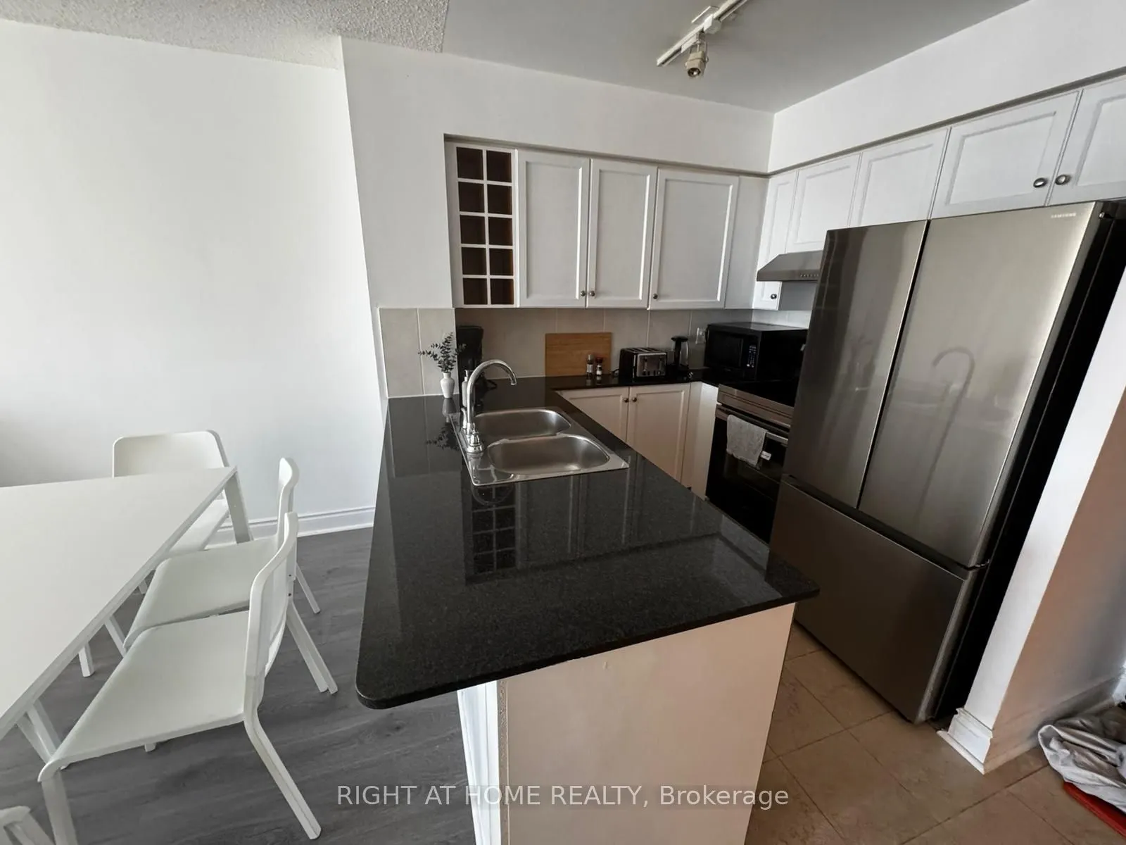 210 Victoria Street, #3605